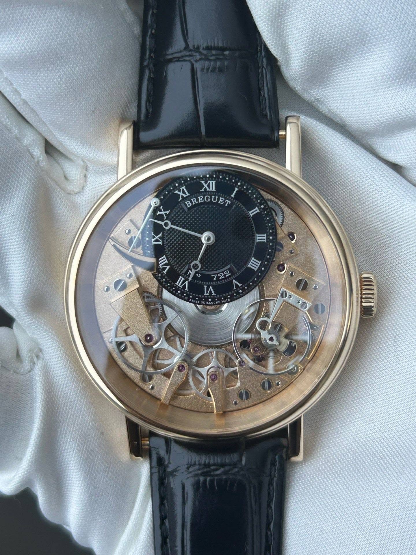 May be an image of wrist watch and text that says 'XI BREGUET XII X IX πΑ 一 )۰ IIII 722 Ι P00 O CUAIE'