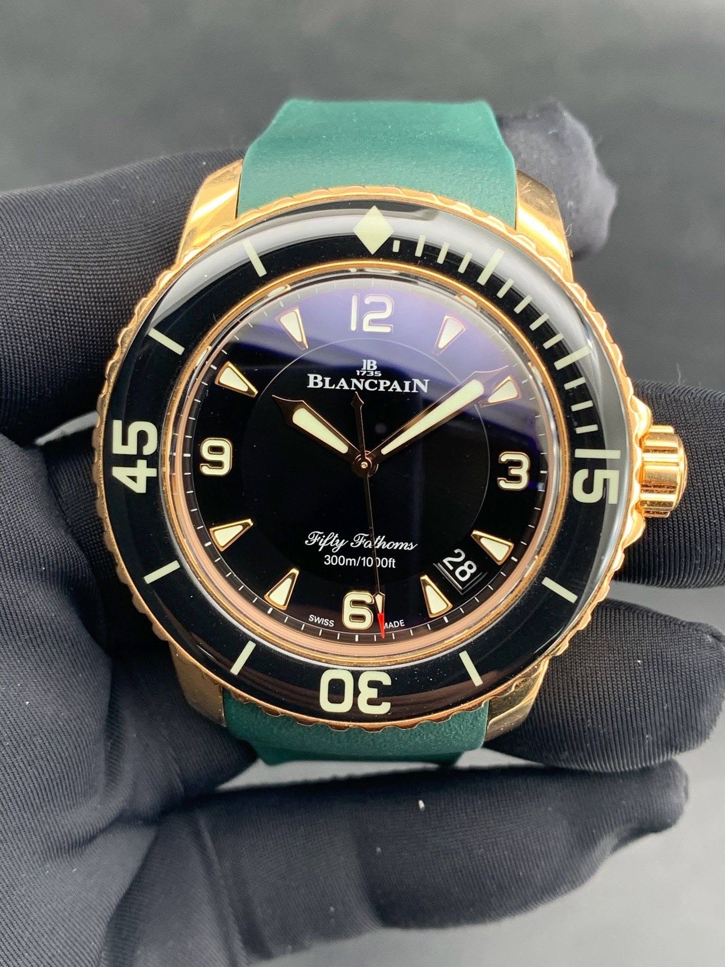May be an image of wrist watch and text that says '12 I I JB BLANCPAIN 9 45 3 L I FiflyFathoms Tτα thoms 300m/10 DOft / SWISS 5 AADE 50 30'