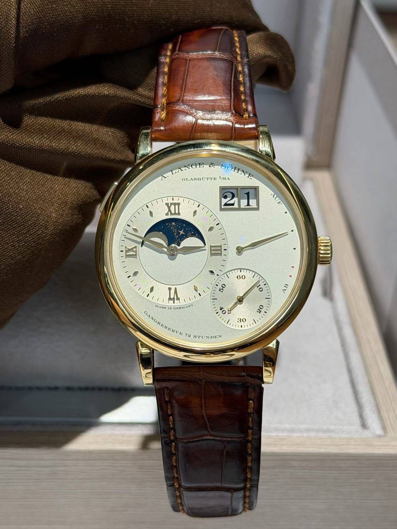 May be an image of wrist watch and text that says 'LANGE GLANHÜTTE SA 21 AUF + IX III 60 か 60 00 IL ..ሔቁ።፡ AWIN GERMANT AB 今 o ١٠ อี 08 of 30 7일 M 3'