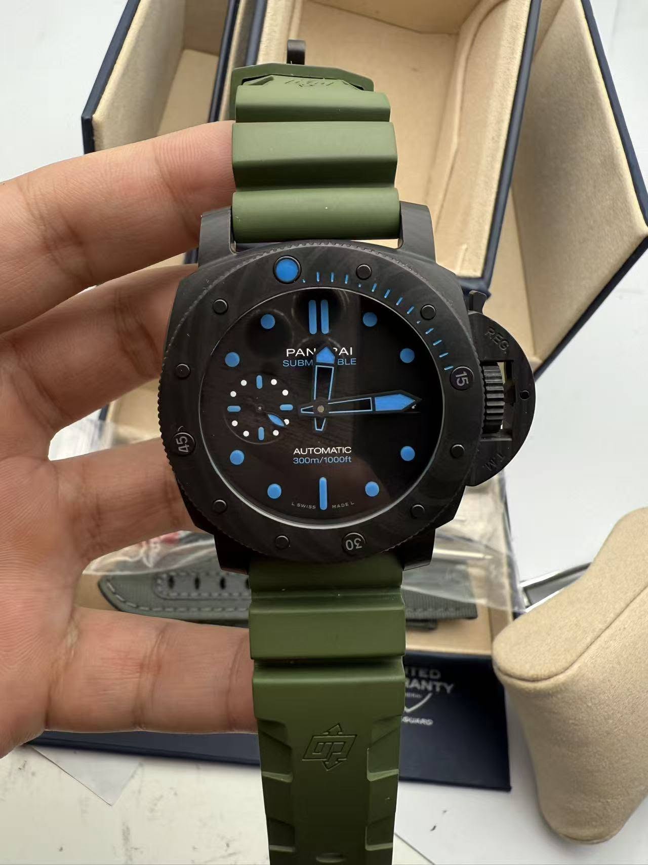 May be an image of digital watch and text that says 'PAN SUBM AI BL AUT OMA AUTOMATIC IC 300m/100 QUARG'