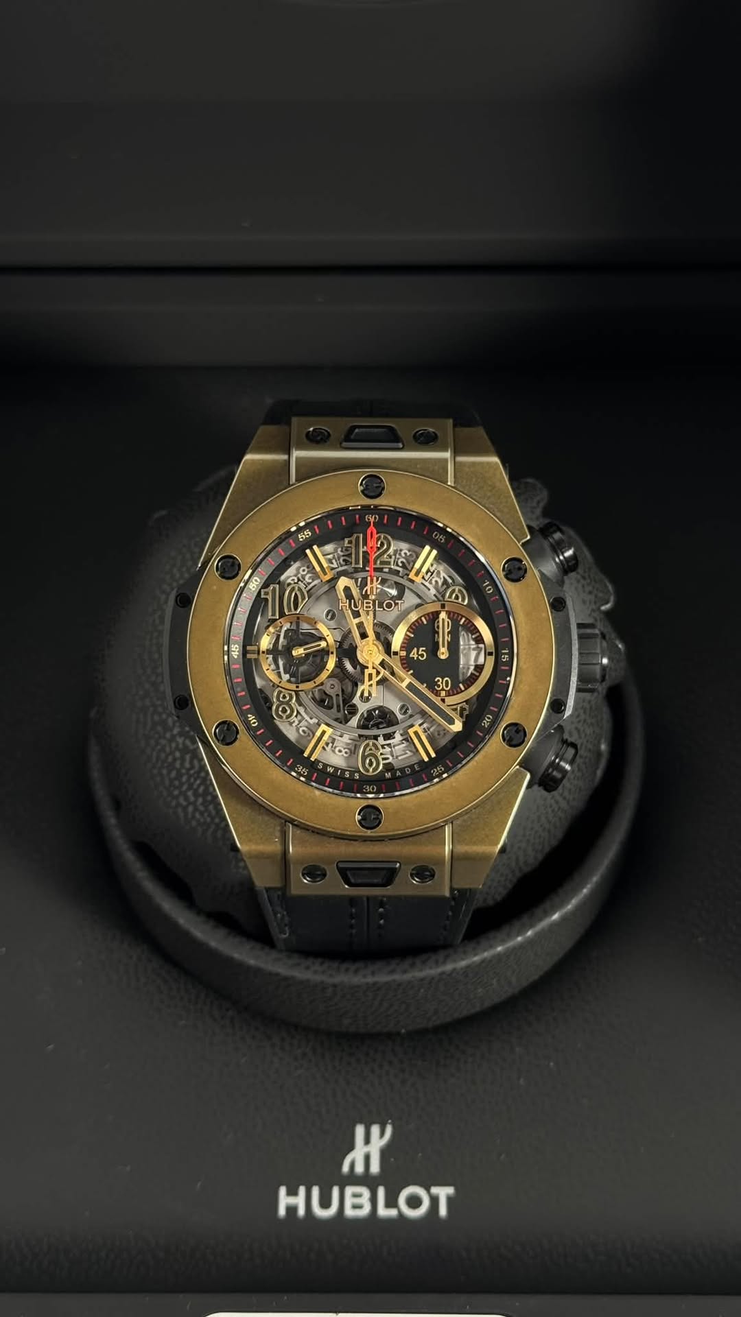 May be an image of wrist watch and text that says '80 L LOT C 10 C P 45 30 w lie % E म HUBLOT'