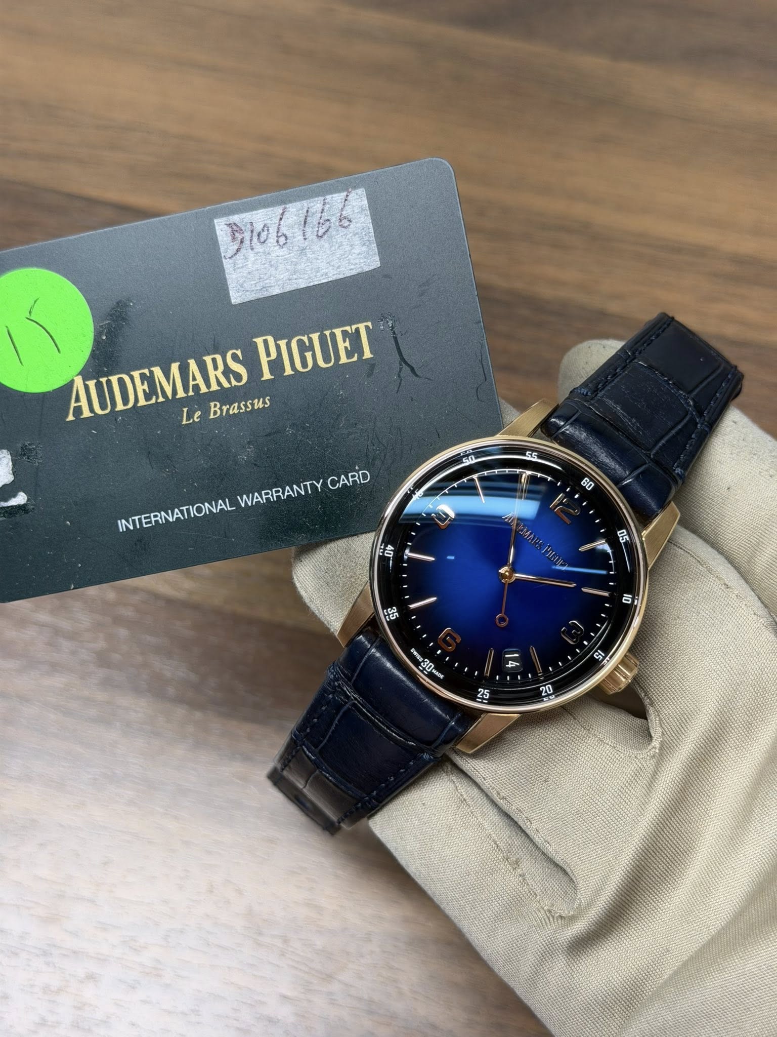 May be an image of wrist watch and text that says 'G1ob AUDEMARS Le Brassus PIGUET WARRANTY CARD INTERNATIONAL 60 05 ง 30- តា 20'