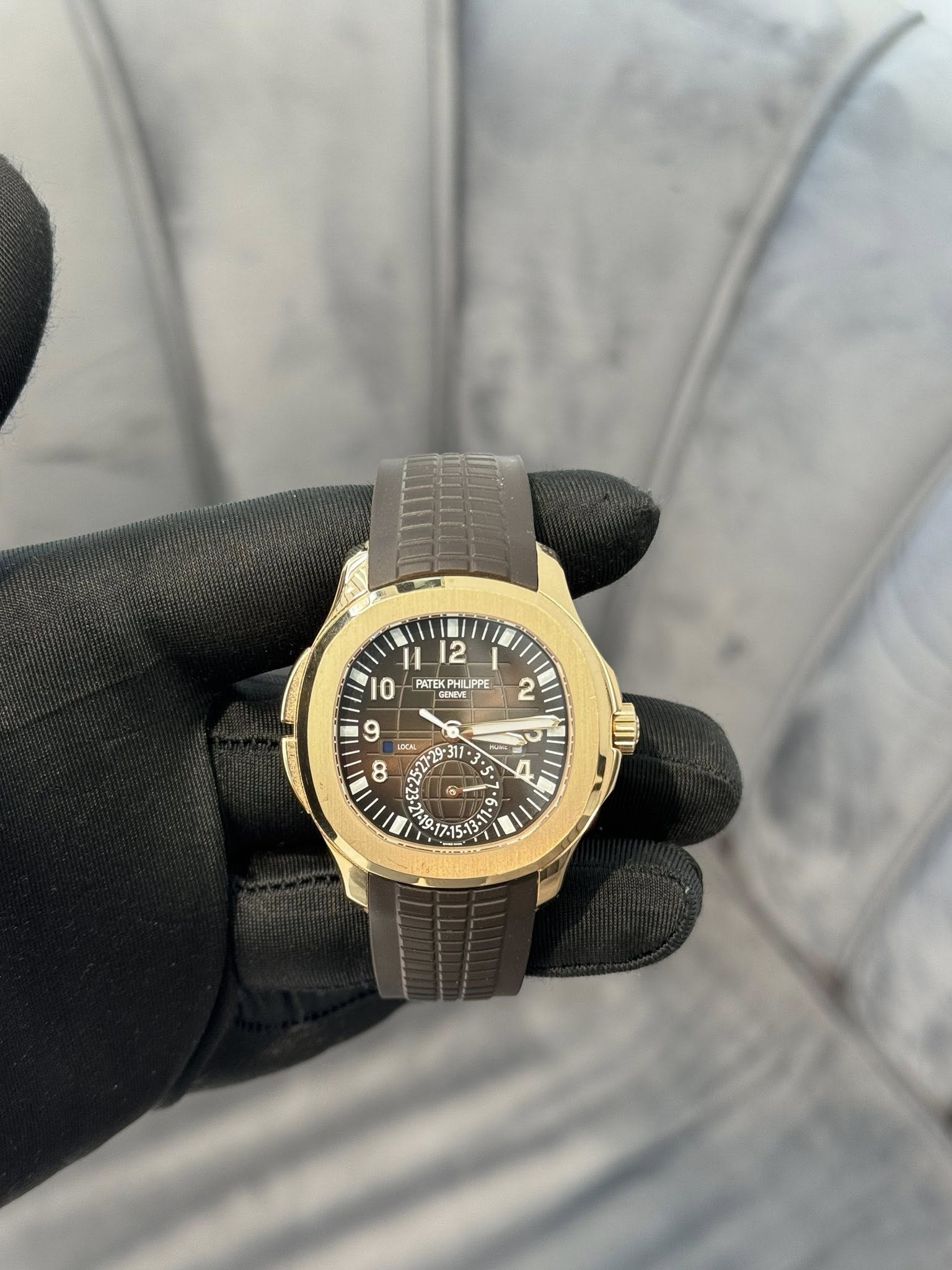 May be an image of wrist watch and text that says '1I 2 I0 PATEX PATEXPHILIPPE PPE HILIPPE LIPP ENDE 9 2 IDCA 8 בים 311 1 'S 33 21-19 d 6 11.'