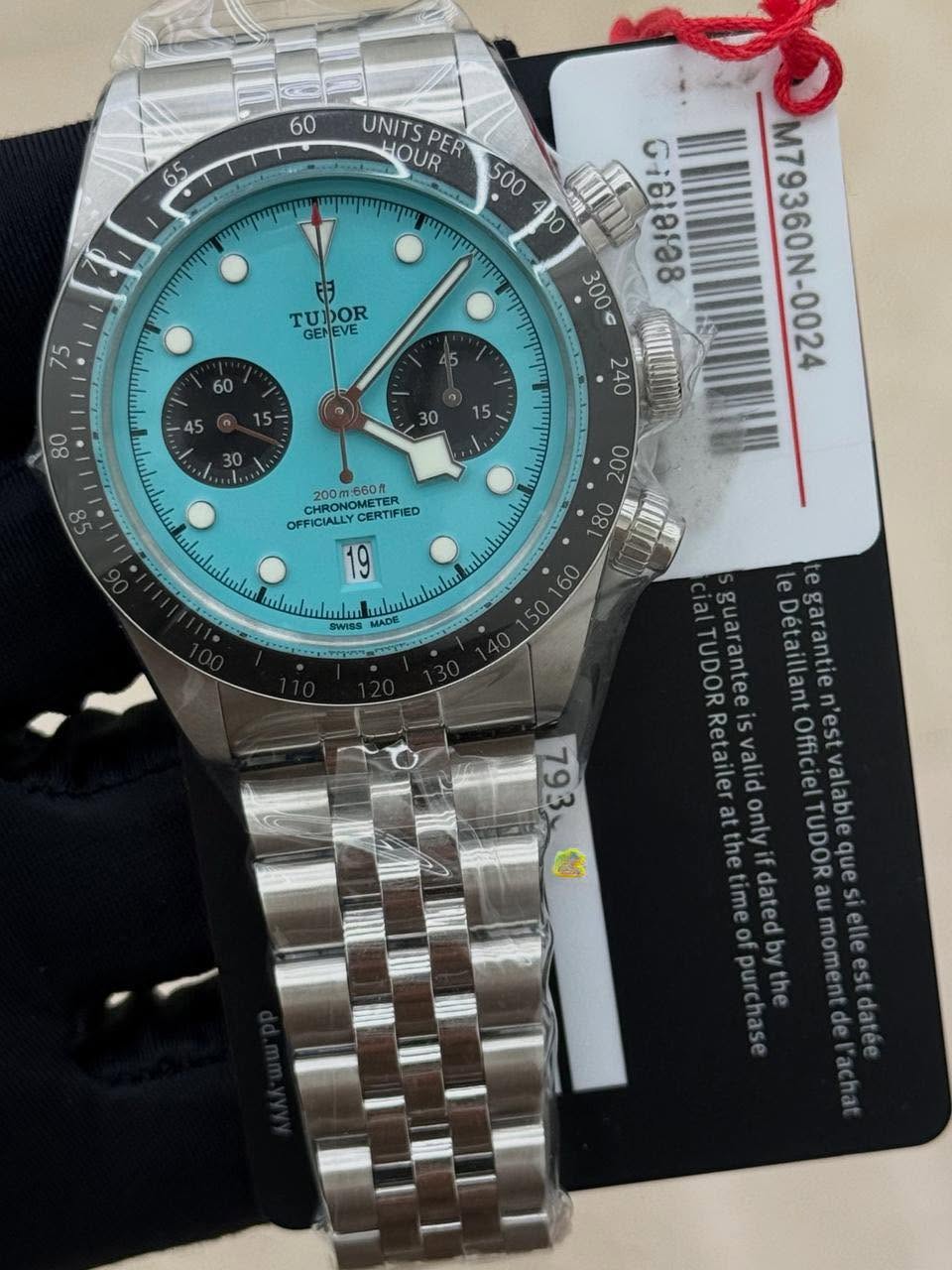 May be an image of wrist watch and text that says '60 65 UNITS HOUR PER 500 55 明 TUDOR GENEVE 4 ማማጣጣ tnnnn M79360 M79360N- ε Btetiro 240 15 200m:660f OFFICIALLY CHRONOMETER…