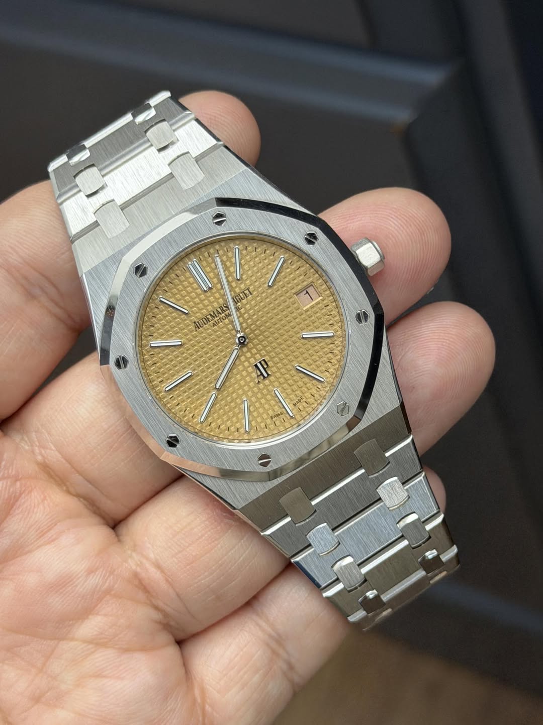 May be an image of wrist watch and text that says '11 ا AP /'