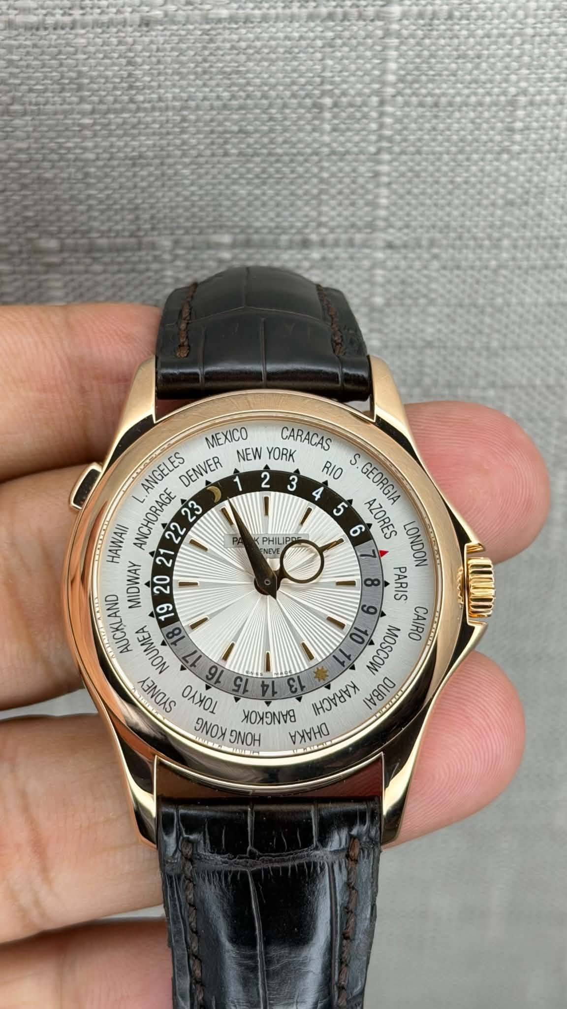 May be an image of wrist watch and text that says 'NEVE MEXICO ANGELES DENVER NEW YORK CARACAS 2 3 4 RIO S GEORGIA 5 HAWAII ANCHORAGE AZORES LONDON MIDWAY 19 20 PARIS PARAS…