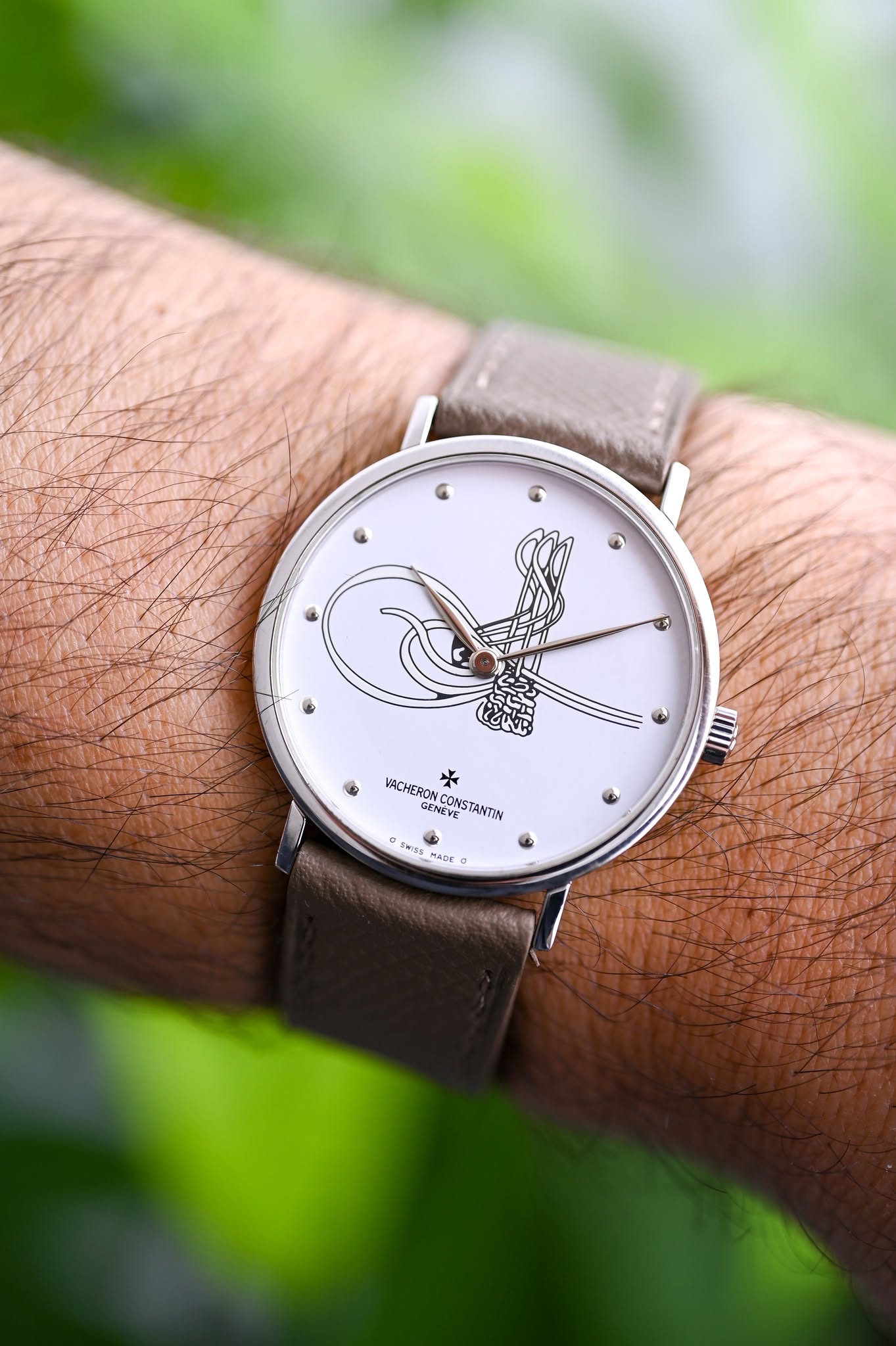May be an image of wrist watch and text that says 'IIII VACHERON VACHERON.COMSTANTIN CHEPONCONSTANTIN ¥ GENEVE ONSTANTIN ZMSS SMISSMA M0 MA ma3 BNN'
