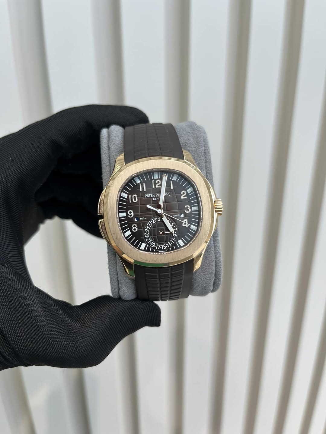 May be an image of digital watch and text that says '١ 5 2 PE PATEK 0 2 9 60 ሥጣ 29°3 8 c ROMC こK 3 5. of L 9.1 7-15A 15 ፌ'