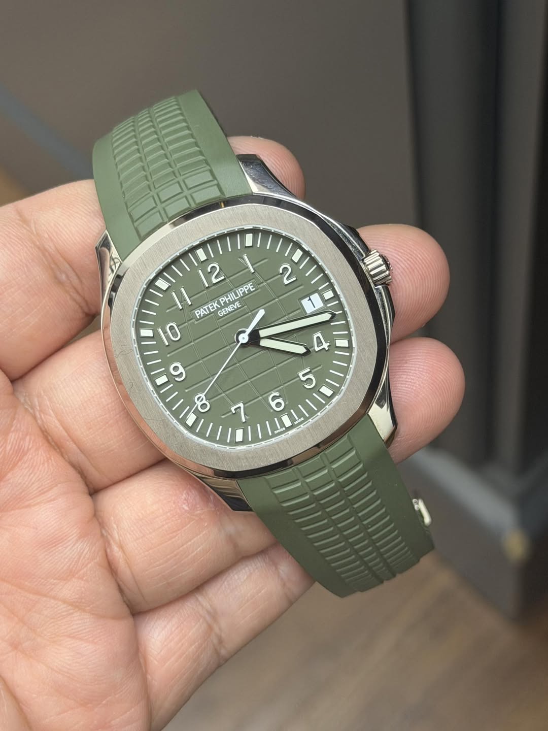 May be an image of digital watch and text that says '- 12 PHILIPPE PHIL LIPPE PATEK GENEVE 10 co 6 00 10 بن 6 ግ'
