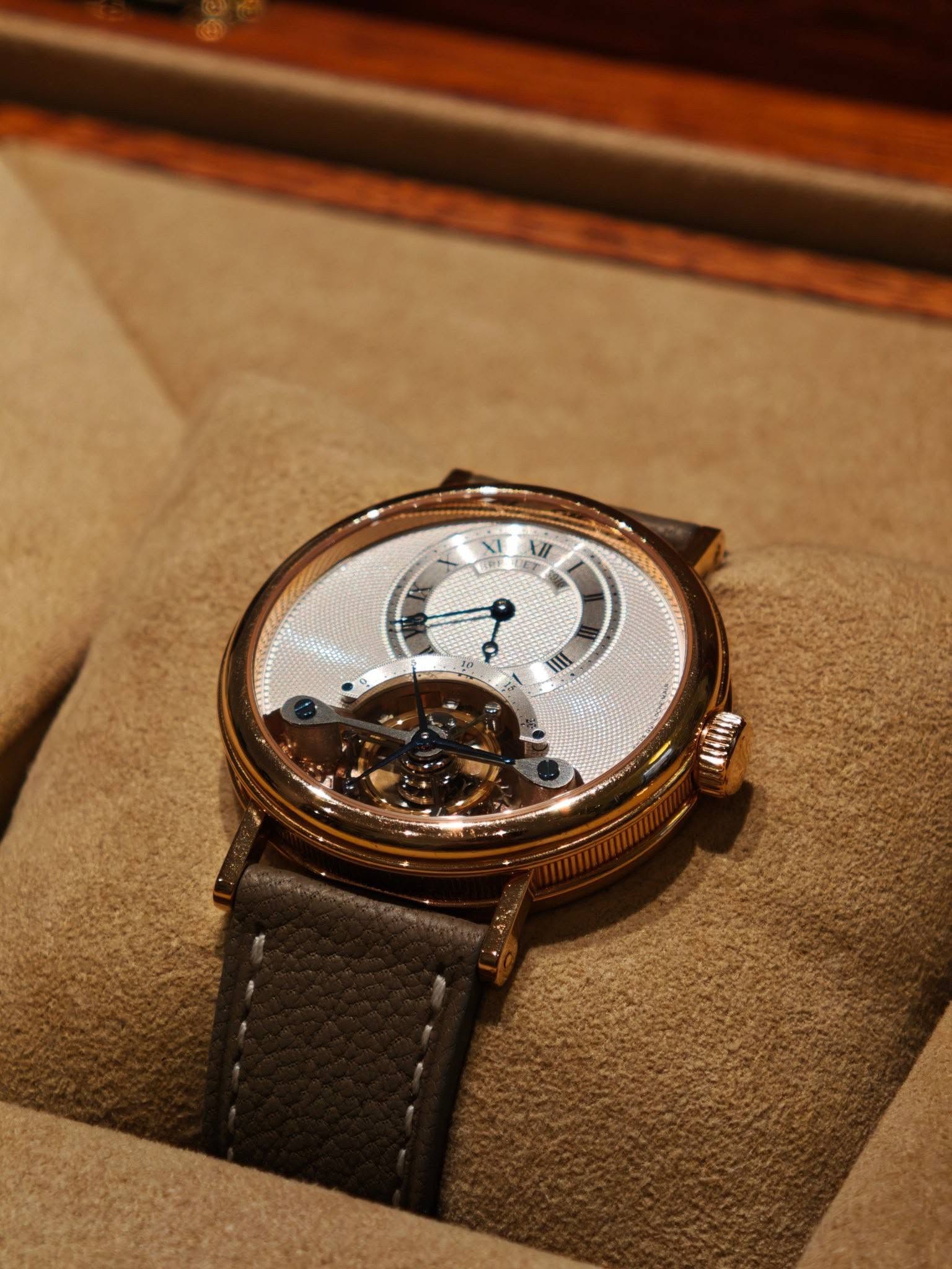 May be an image of wrist watch and text that says 'X1 II'