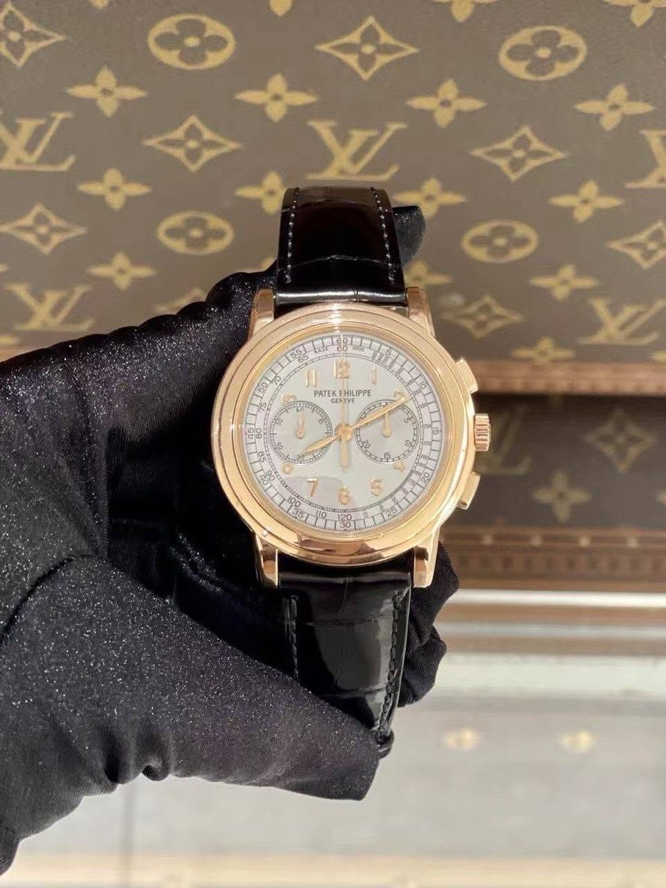 May be an image of wrist watch and text that says 'L + V س 160 PATEK FHILIPPE GENE GERLY GENEVE شی CN حم า 88 V ॐ PE'
