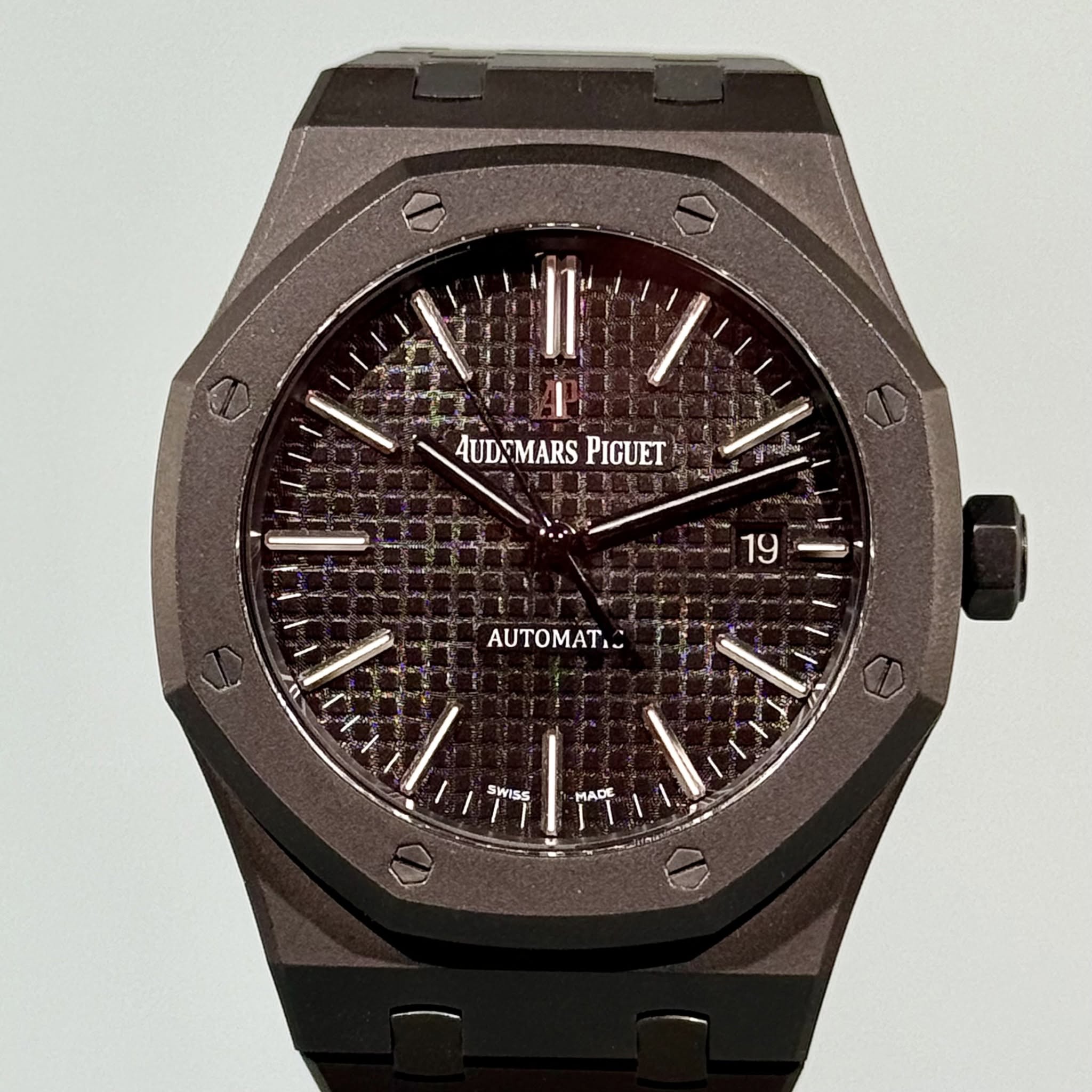 May be an image of wrist watch and text that says 'AUDEMARS PIGUET 3 paeilas হ 9 *የጣት 19 + AUTOMATIC SWISS MAA'