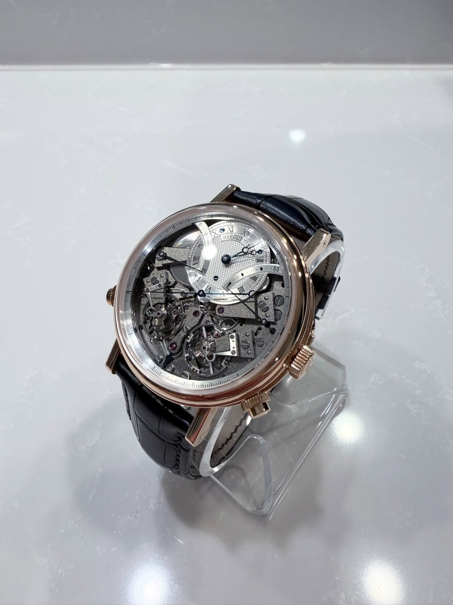 May be an image of wrist watch and text that says 'ዳምስቅ TR 55 f E'