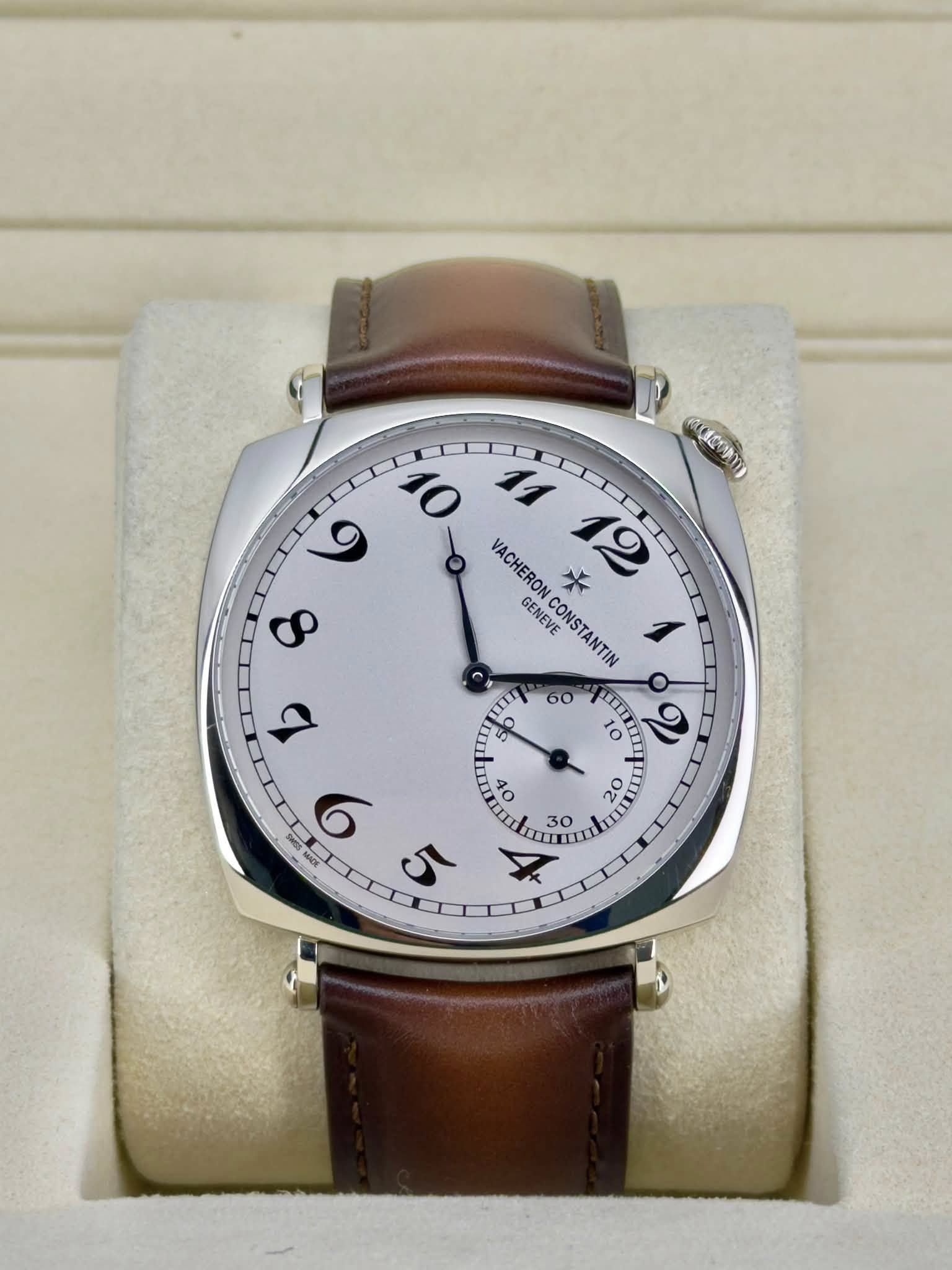 May be an image of wrist watch and text that says 'adcarmI 10 11 و VACHERON 12 Co GENEVE CONSTANTIN 60 ማ LI TILE 10 ITE TI 2 00 0 E MAE دا ل 者 50 n 0ኝ 0 MI, IIL rH 30 6 9'