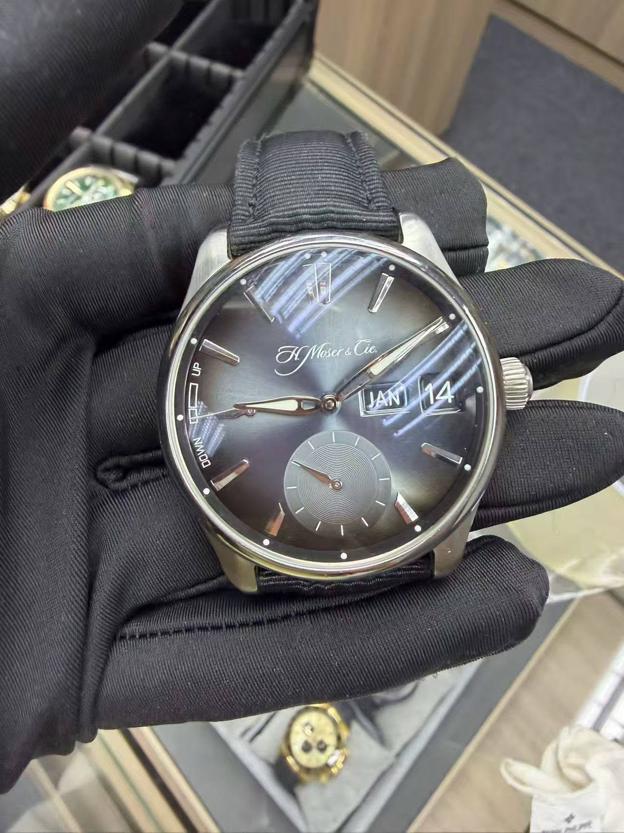 May be an image of wrist watch and text that says '음 C Moser&Cie Lie. 0O 1 LJAN 14'