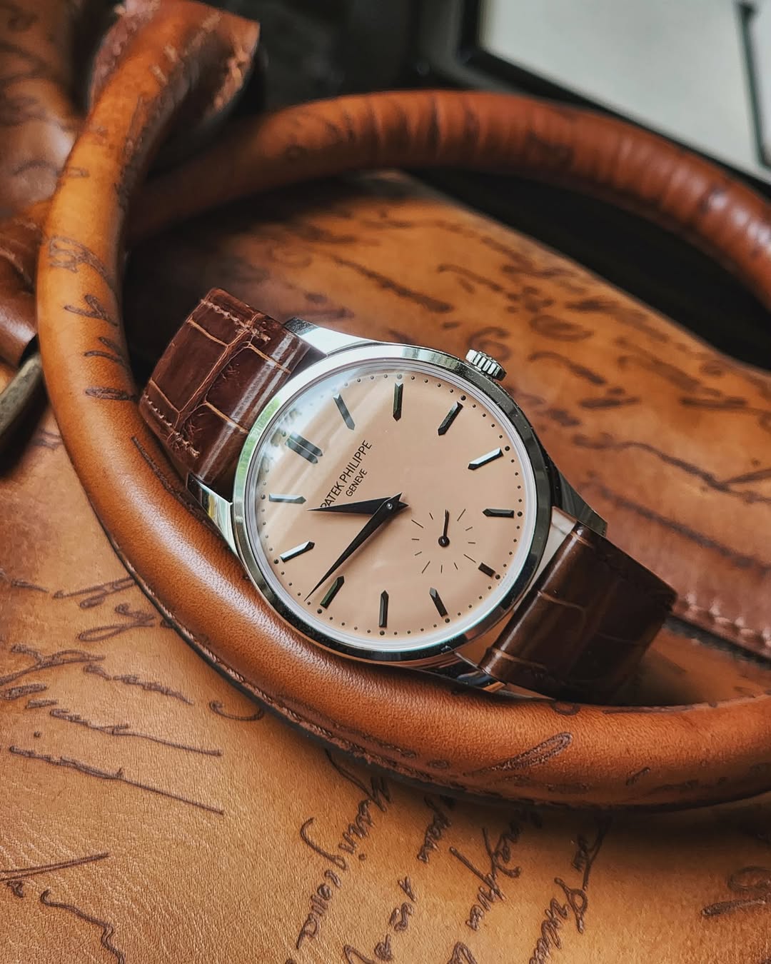 May be an image of saddle-stitched leather, leather, wrist watch and text that says 'QUUY ก HILIPPE IPPE PATEK GENEVE'