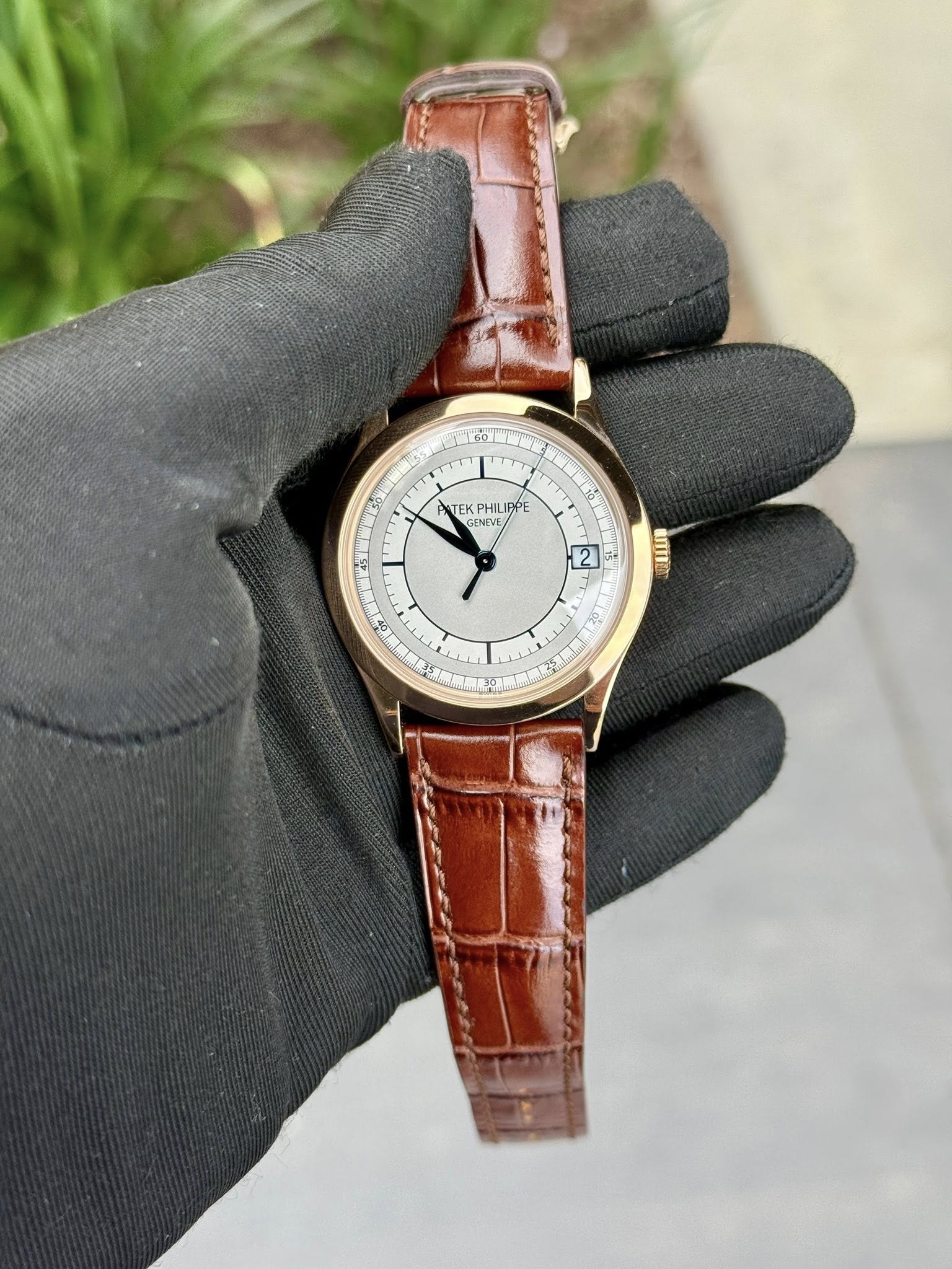 May be an image of wrist watch and text that says 'XTEK TEKPHILI ΡH PE KPHI GENEVE 15 م II BITTE IT LOC7'