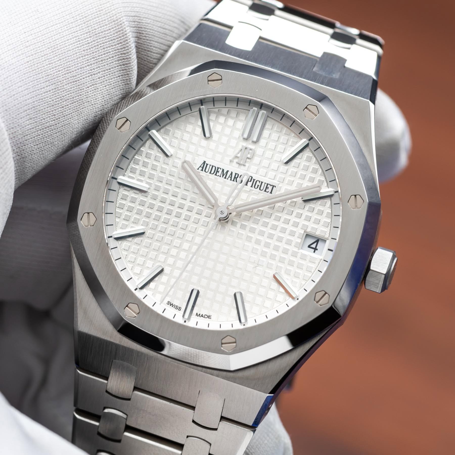 May be an image of wrist watch and text that says '۱۰ A AUDEMARSPIGUET PIGUET AUDEMAR' E ٨ SRSS Mant ل'