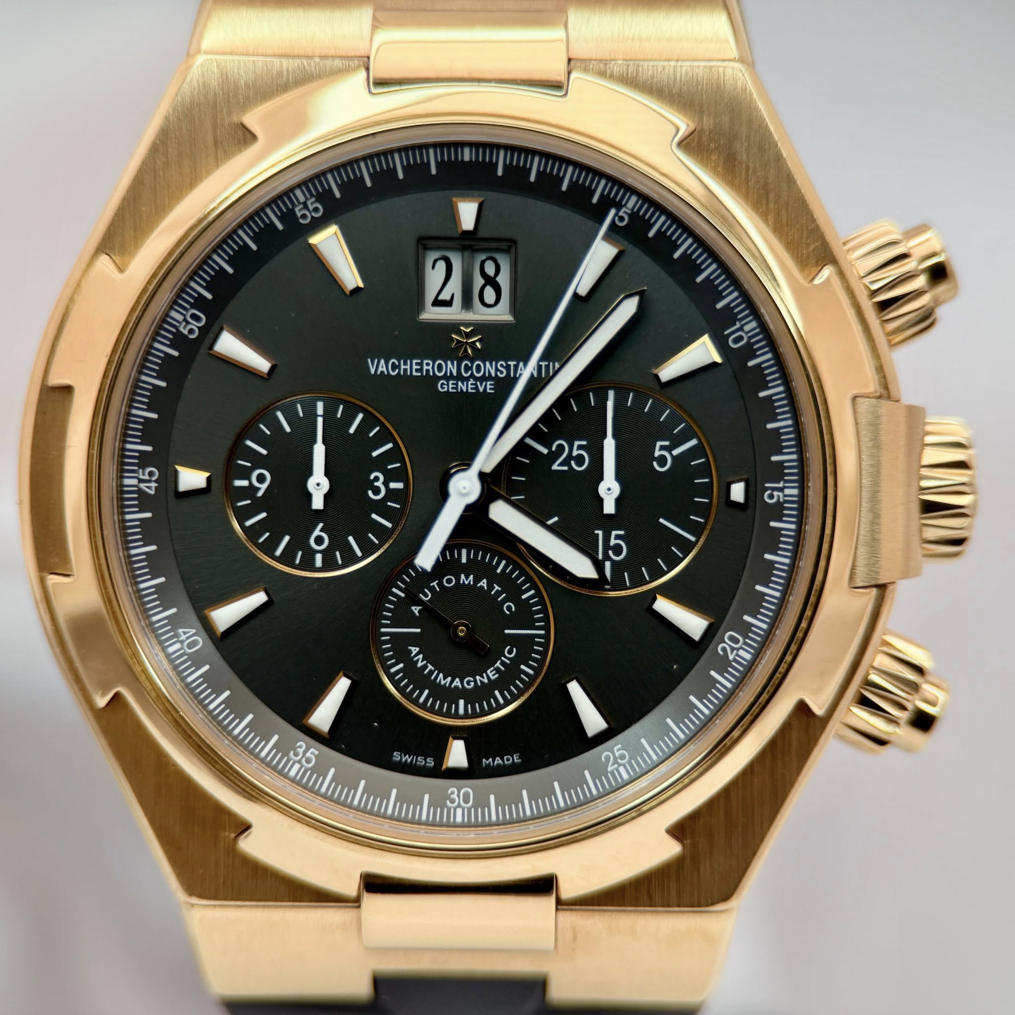 May be an image of wrist watch and text that says ' VACHERONCONSTAATI TIP GENEVE 45 I L 15 7 15 O7 C NTIM NE 라 20 35 SWIS MAD 30 25'