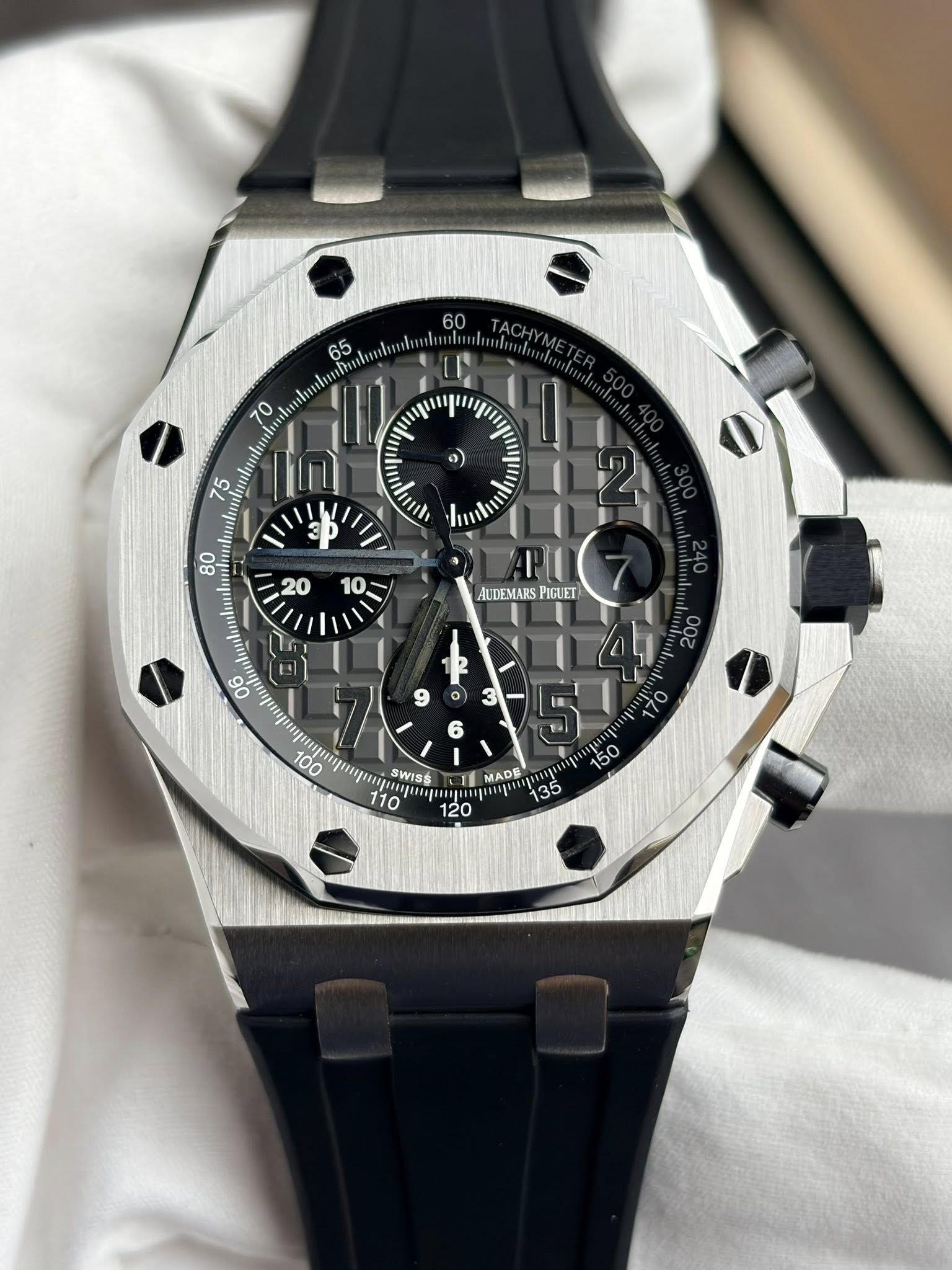 May be an image of wrist watch and text that says '60 thl 65 75 a) mh 80 20 10 AUDEMARS AUDEMARSPICUET PIGUET 06 แ R ရ វុរទ SWISS 110 150 MADE 미크크 135 120'