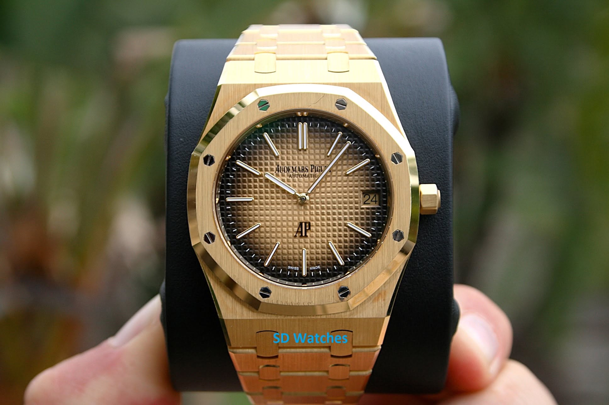May be an image of digital watch and text that says '財口 Hig ENDE D - NDE SD Watches'