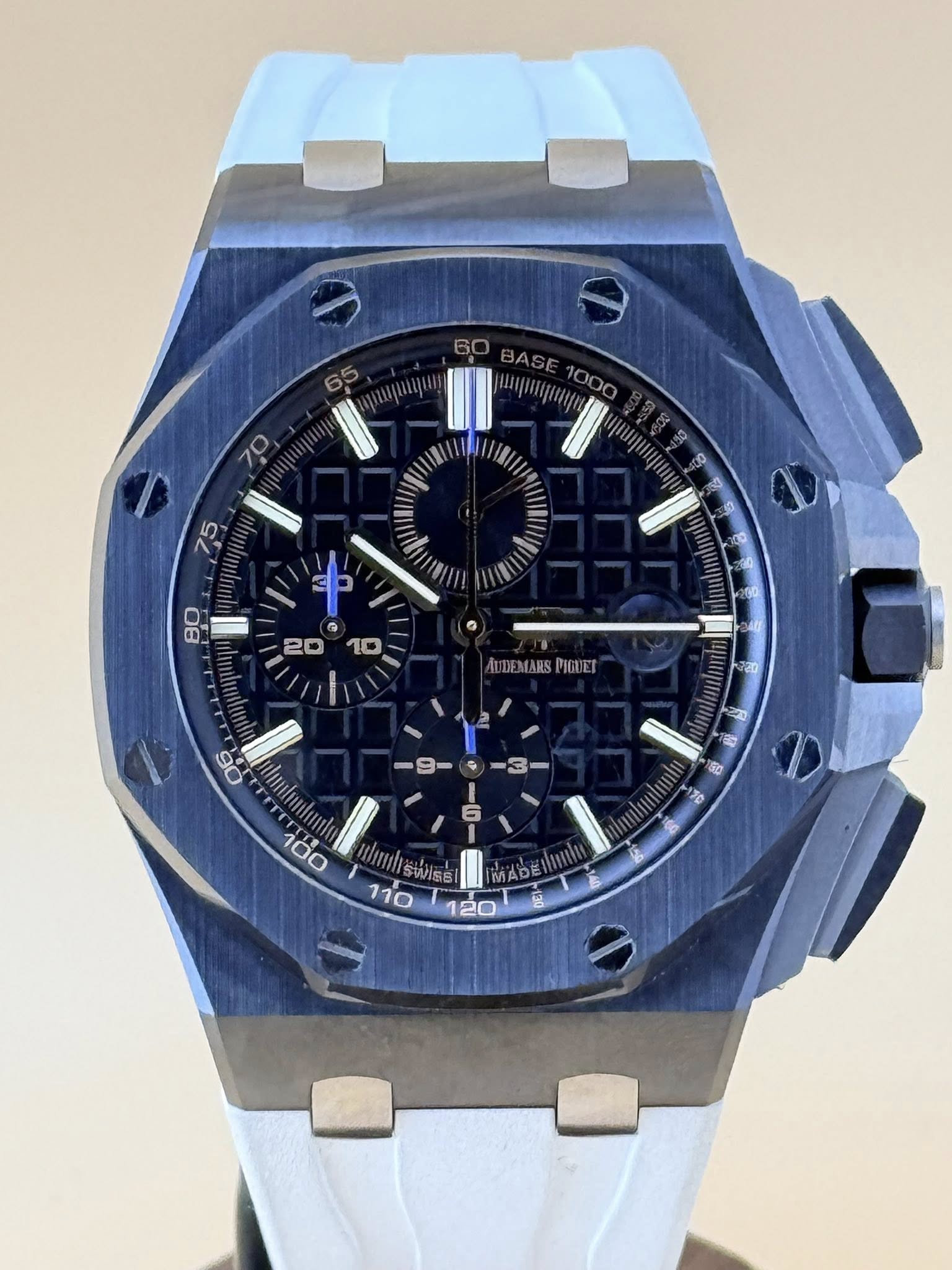 May be an image of wrist watch and text that says ' Uy 08 20 10 AUDEMARSPIOUET PIGUET 3- この ec umnhnnicn lueu 100 SI0 ကး MADE 710 10 SWiSs 120 0'