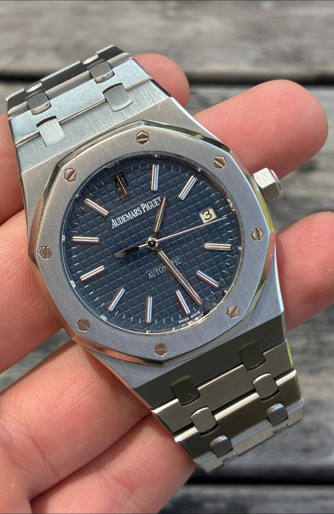 May be an image of wrist watch and text that says 'e 草 AUDEMARSPI PIGUET AUDEMARS . 3 | TIC AUTOM WIGS ADK MADE oи ¥'