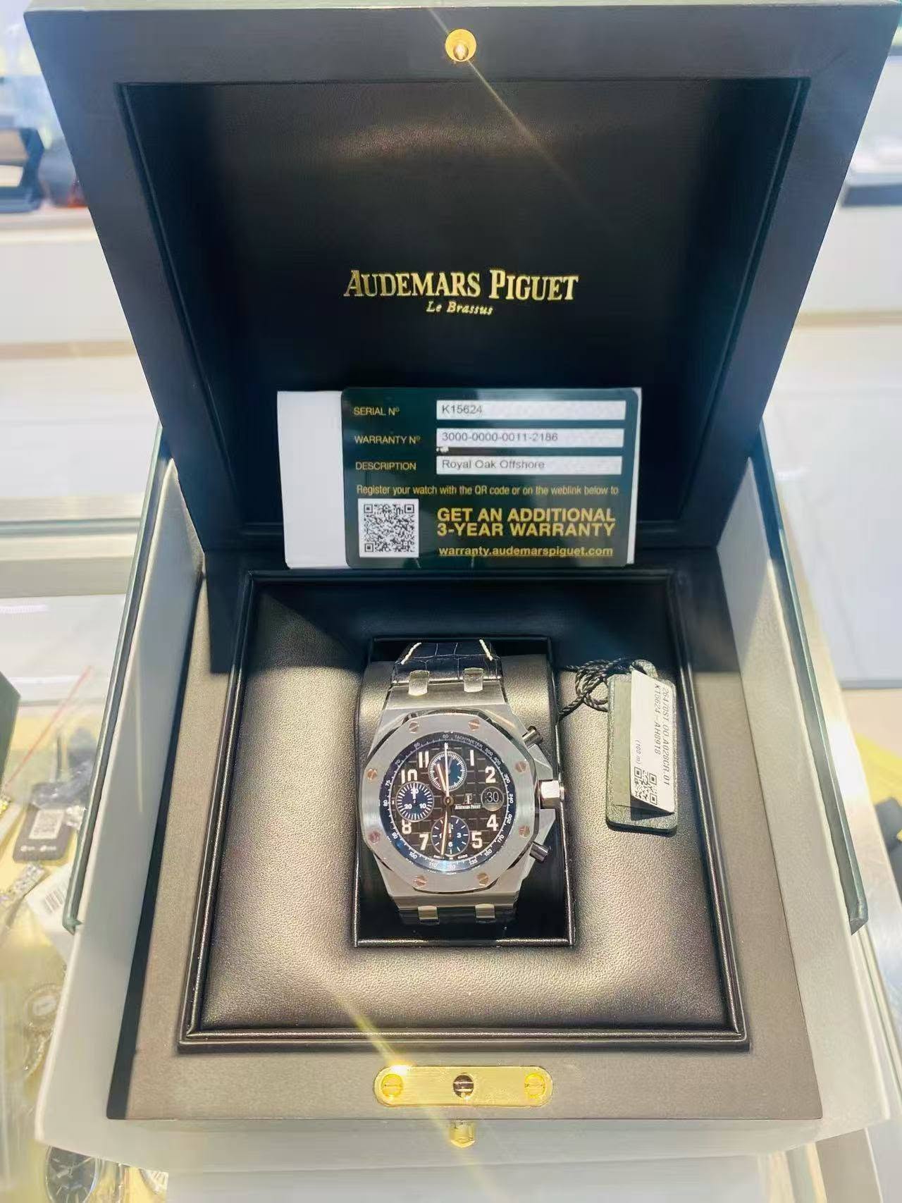 May be an image of wrist watch and text that says 'AUDEMARSPIGUET Le BpaBиR AUDEMARS PIGUET K15624 WARRANTYN RoyalOak.Offshan Ofishorg newecksk telow GETANADDITIONAL GETAN…