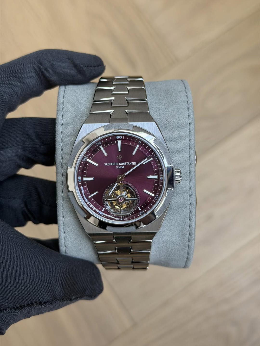 May be an image of wrist watch and text that says '60 55 1 VACHERON CONSTANTI IH GENEVE GENEVE 45| 15 በሽ 4 02 លុ'