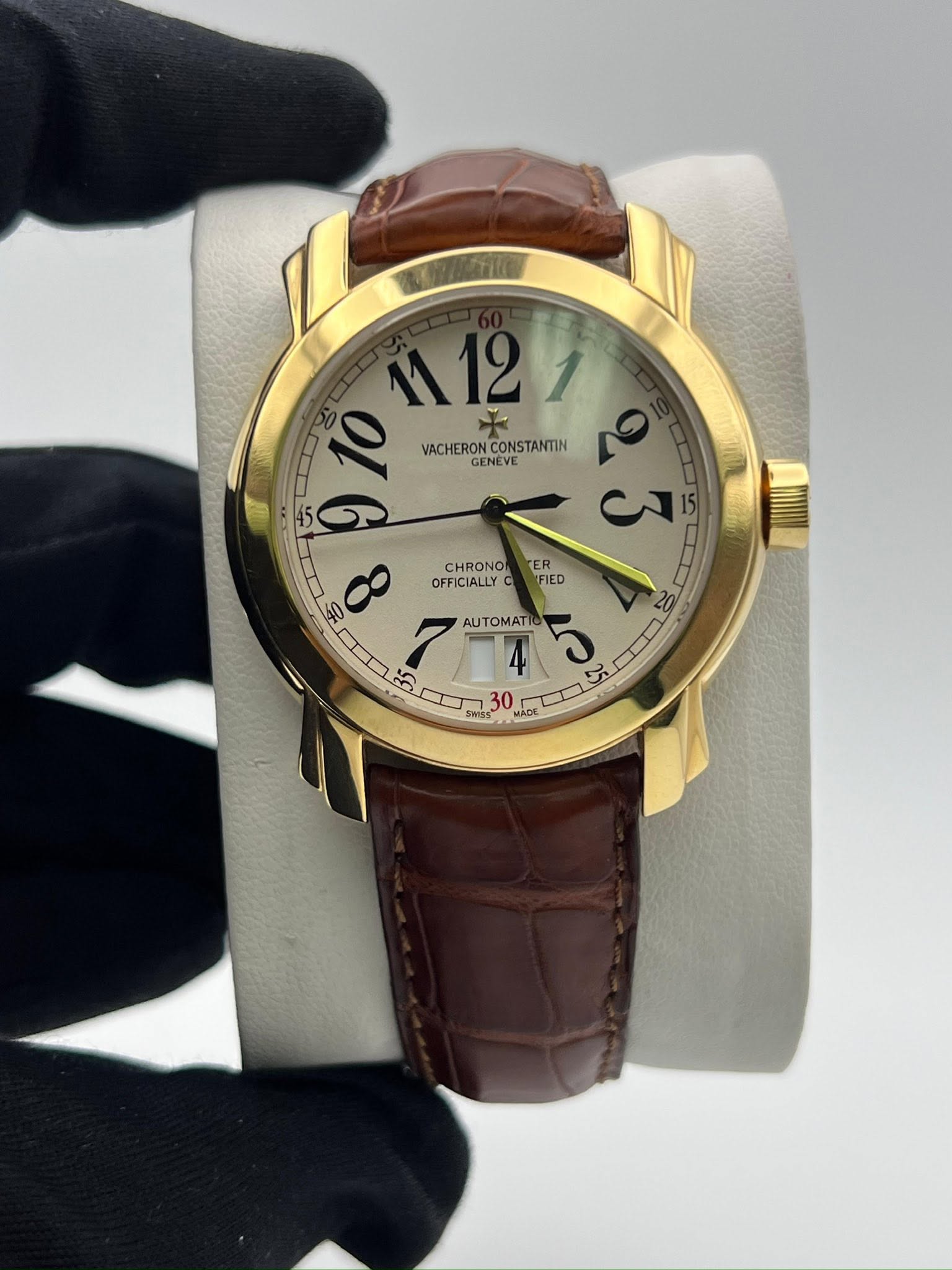 May be an image of wrist watch and text that says '1121 10 VACHERONC VACHERON.CONSTANTIN GENEVE 55 CHRONO 40 3 8 OFFICIALLY a ER FIED FIED 7 AUTOMATI 5 3 CO 30 그 ADE اشر'