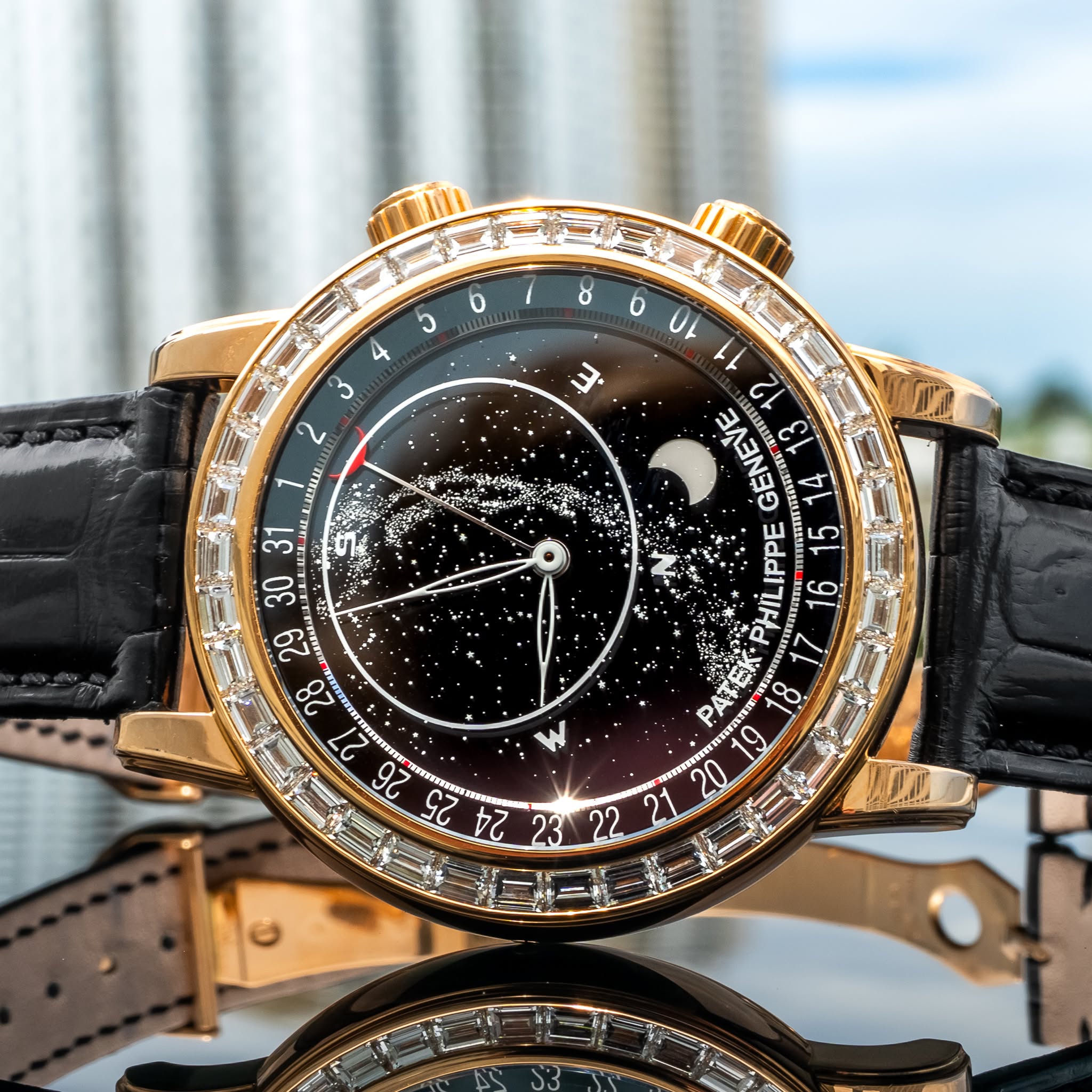 May be an image of wrist watch and text that says ' C 4 3 τι 2 GENEVE 14 31 s 技 30 16 29 PHILIPPE 15 28 PATEH W'