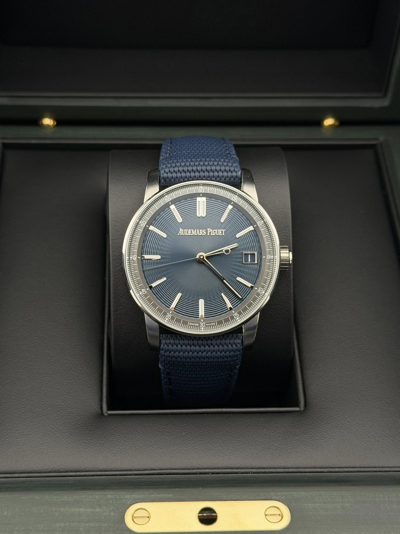 May be an image of wrist watch and text that says 'AUTEMARS PIGUET AUDEMARSPIGUET I'