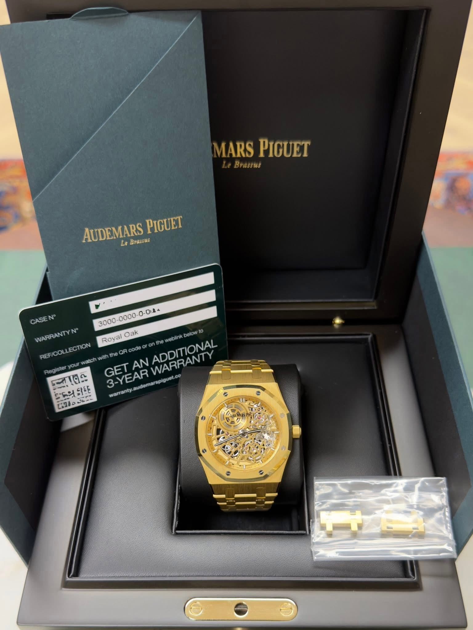 May be an image of wrist watch and text that says 'ARSPIGUET MARS PIGUET AUDEMARS AUDEMARSPIGUET Le BraLINE PIGUET CASE + -0IA+ WARRANTY WAPRANTYN N Royal Oak REF/COLLECTION…