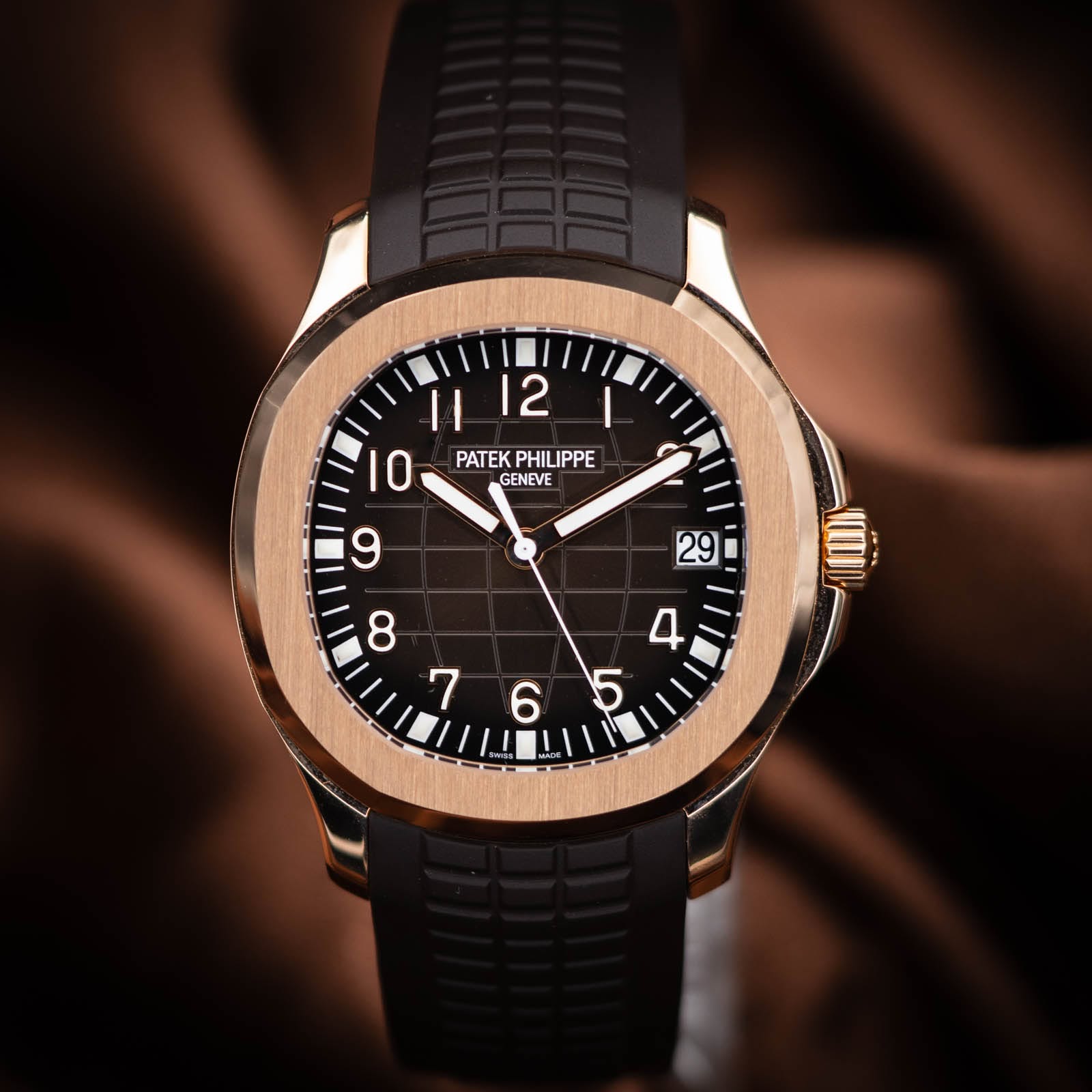 May be an image of wrist watch and text that says '12 |1 0 PATEK PHILIPPE PATEKPHILIPPE IPPE GENEVE a '