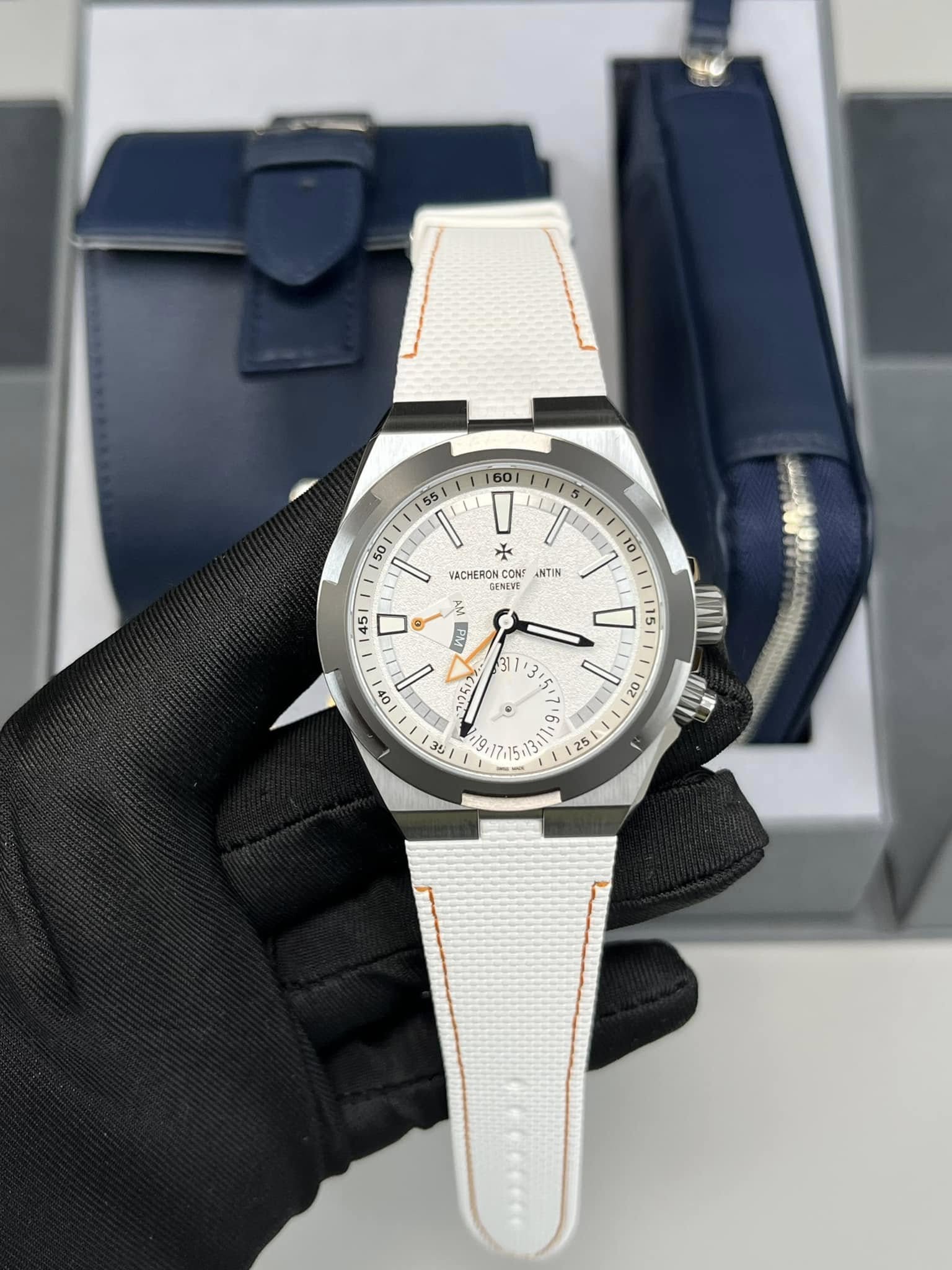 May be an image of wrist watch and text that says ' VACHERON SENEVE 10 NTIN 45 ٤ を አ.ሌል I 15| ی ני ン'