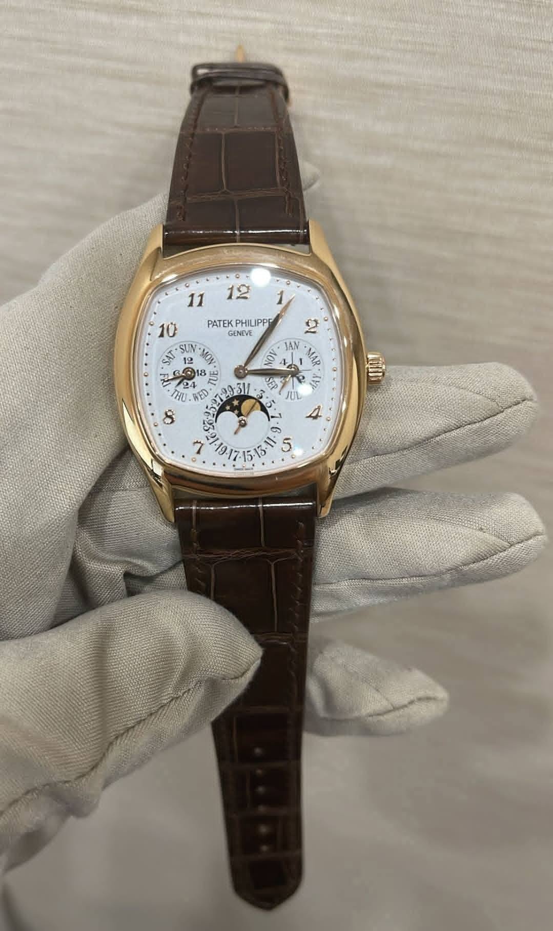 May be an image of wrist watch and text that says 'O 12 ง 11 1 PATEK PHILIPP PATEKPHILIPPP PPF GENEVE 2 JAN Map lon 10 SUN- OV GQ ED120311 5 T 儿 LHiD'