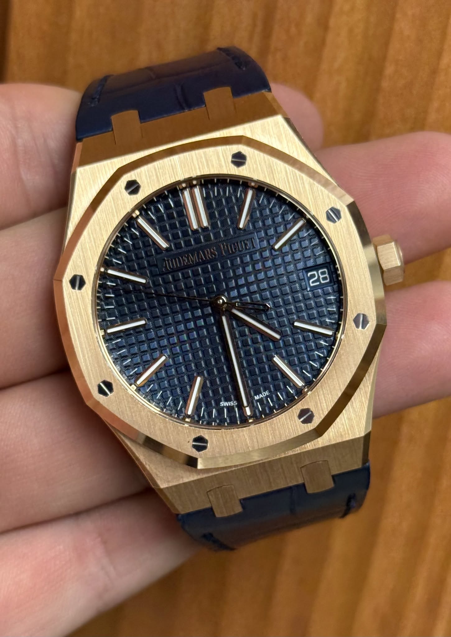 May be an image of wrist watch and text that says 'ili 28 MADE SWISS'