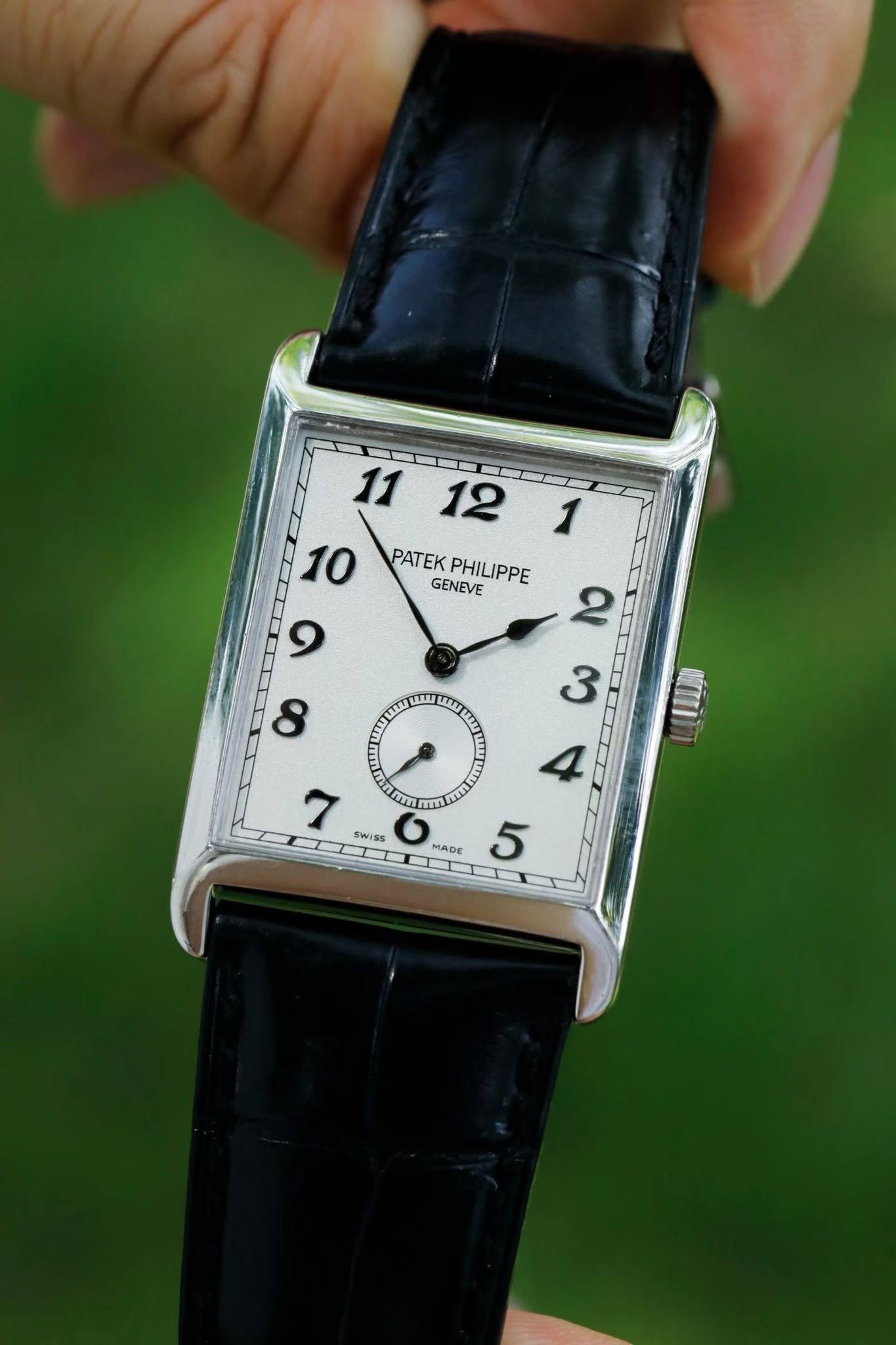 May be an image of wrist watch and text that says 'T - IT 11 12 Z 1 PATEK PATEKPHILIPPE GENEVE PHILIPPE 2 AC A دن O MADE 5 10 ១ ထ ATLL 7 SWISS'