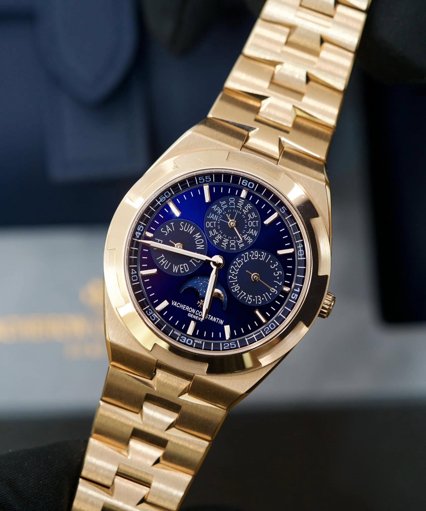 May be an image of wrist watch and text that says '50 60 45 OC SAT SUN כל MON THU WED 00| 40 ςει 01 |15/ VACHERONC GENGI TANTIN PTKA 30 25 ဟ'
