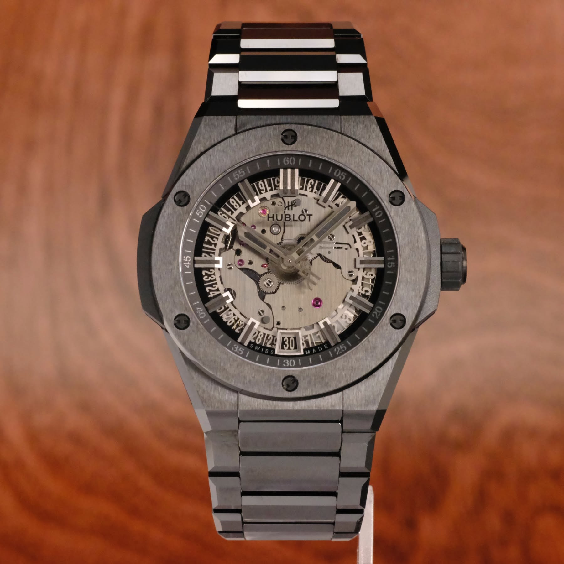 May be an image of wrist watch and text that says 'IleL "HUBLOT BLOT HU τε たのも E 2812 30 瓜 30 919'