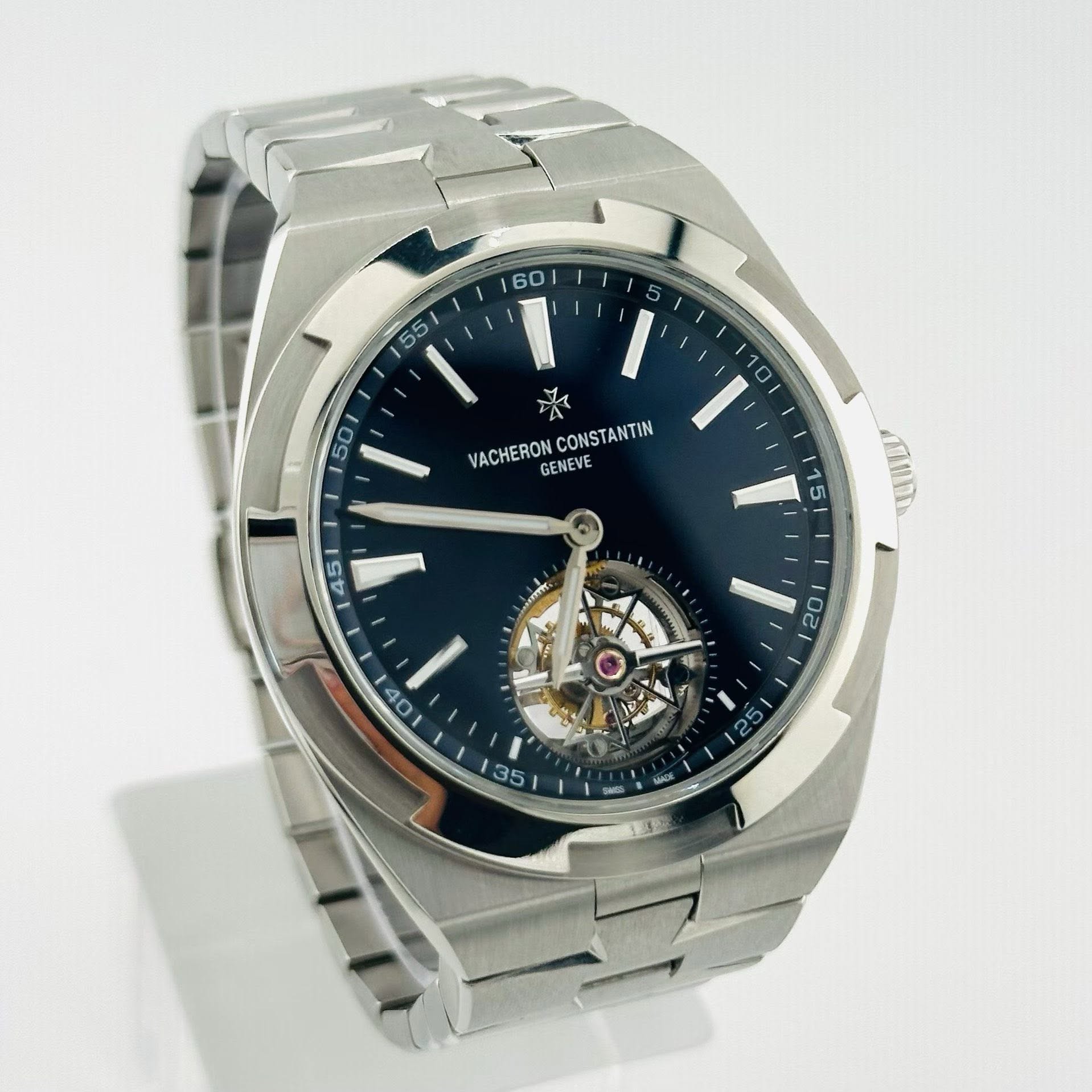 May be an image of digital watch and text that says ' VACHERONCONSTANTIN VACHERONCONSTANTIN CONSTANTIN VACHERON GENEVE 15 45 വന 1 0D 0 20 北 非 25 .cл. 35 en 35'