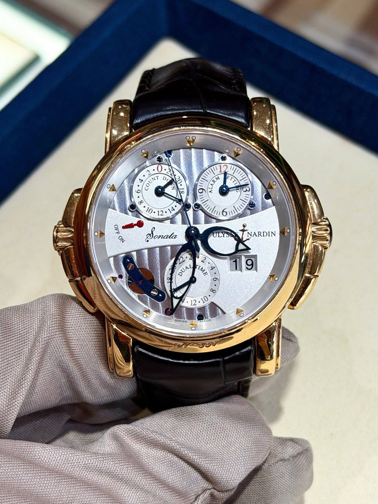 May be an image of wrist watch and text that says 'O 0. OUNT UNT Do אש O 0 COU " nnn Lo ል ARM TT 3 3 nliu asuln 9 OFF ON Sonata ULISS NARDIN DUAL MB 19 9 8 to 12'