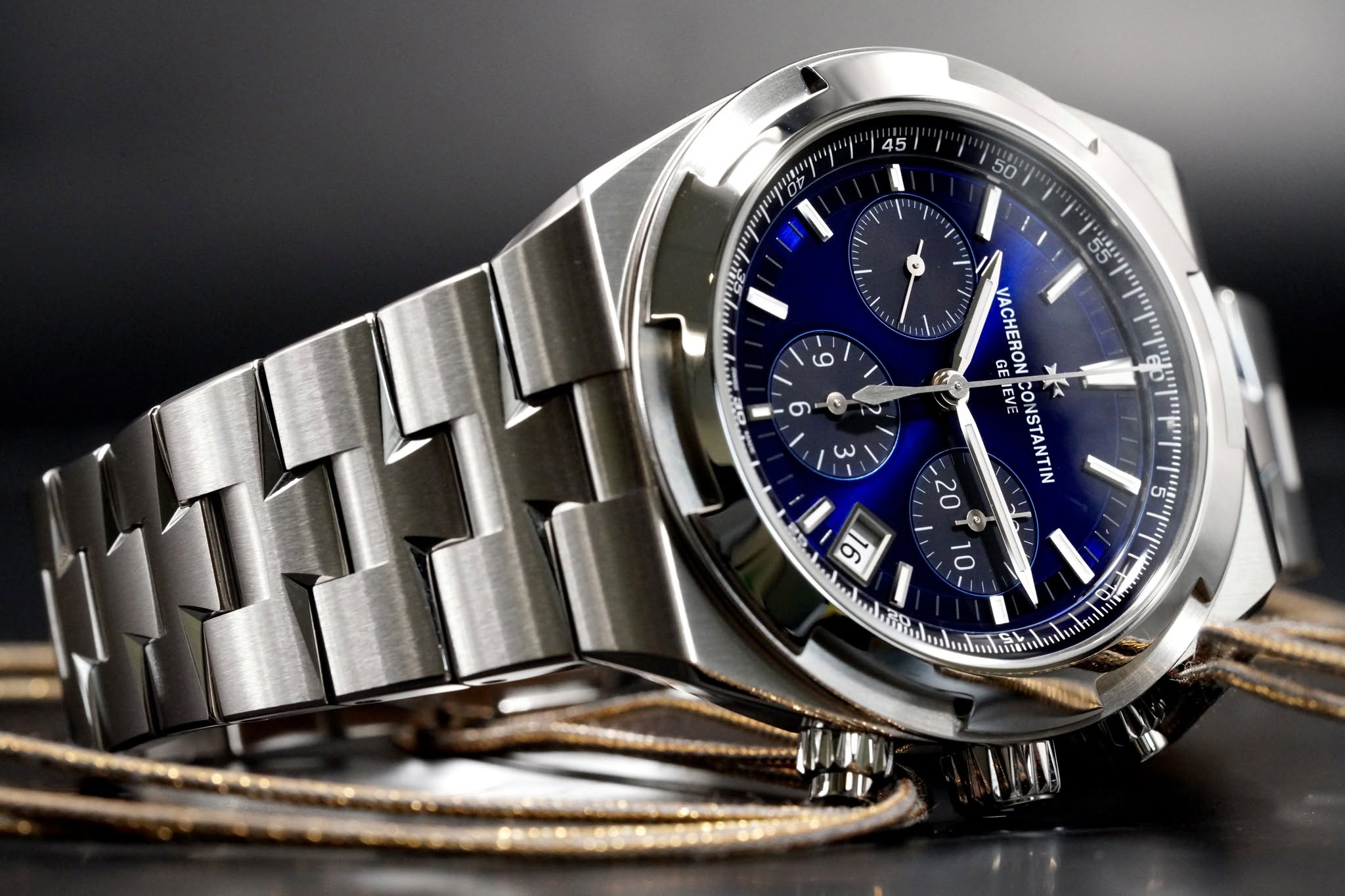 May be an image of wrist watch and text that says '45 ロが" 50 55 EU 11 م et 0 ٢ GE VACHERON EVE o NSTANTIN سس 保品 710 สพ'