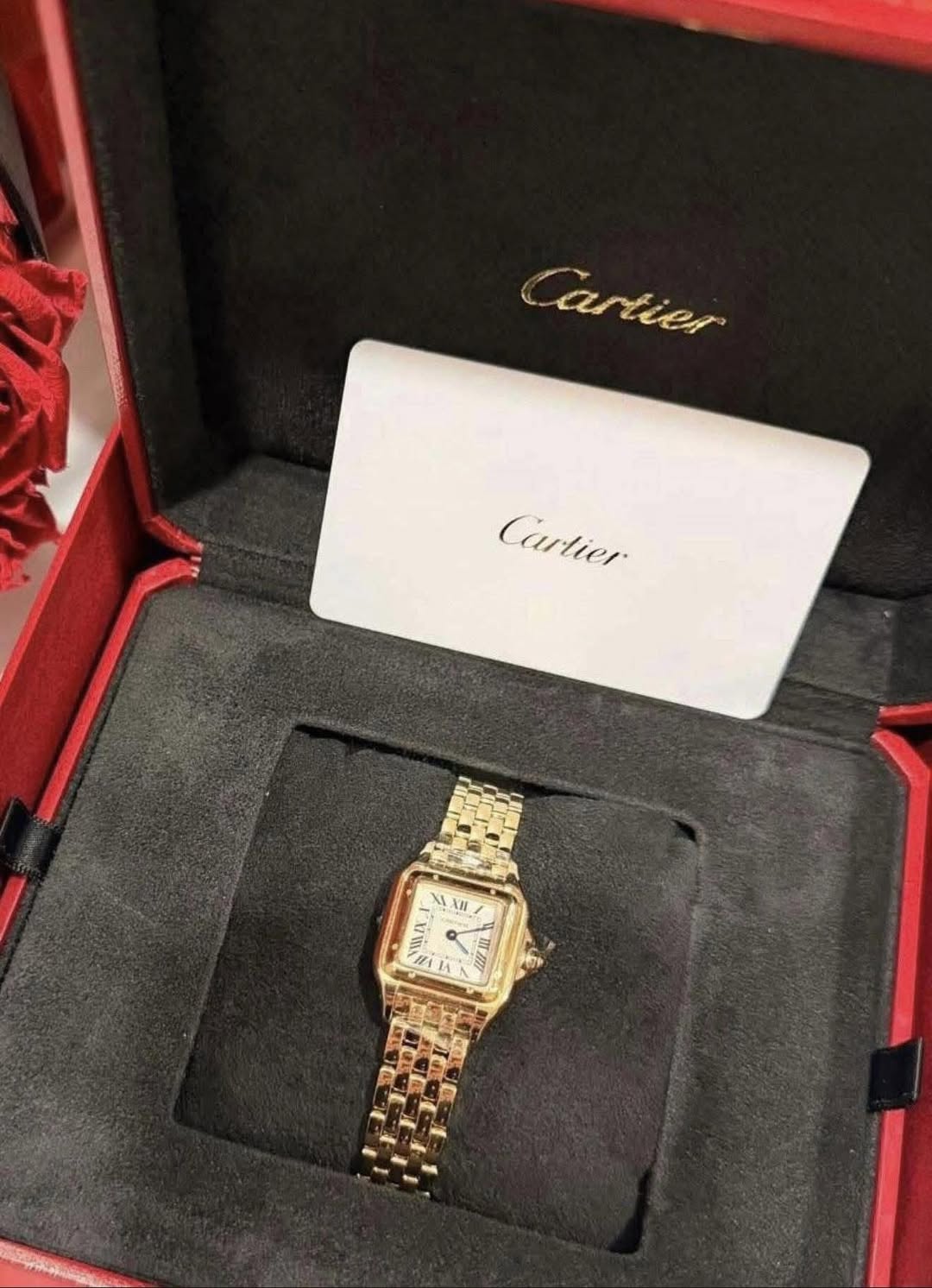 May be an image of wrist watch and text that says 'Cartier Cartier ١۱ ١٨ 내 HA IA ۸ 1'
