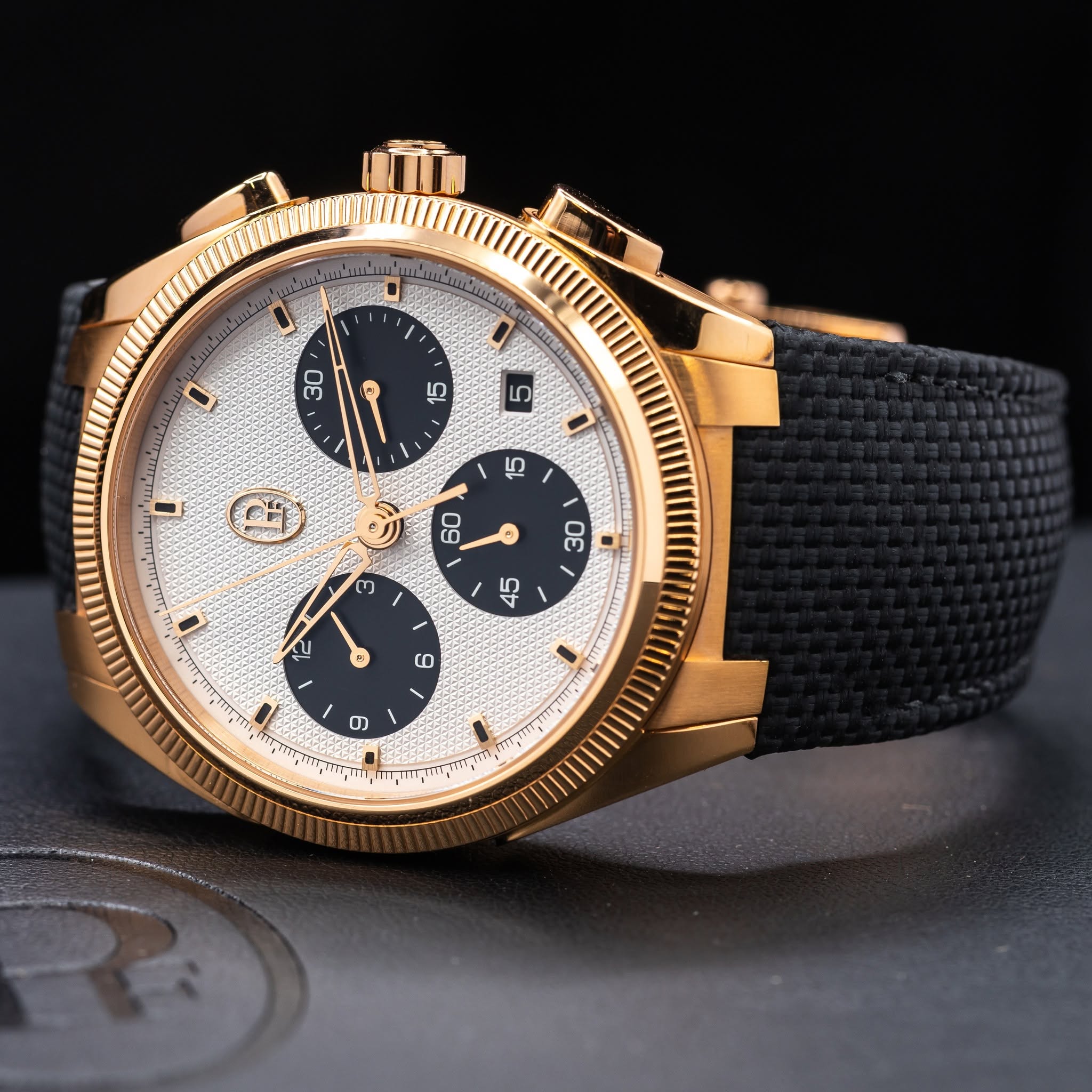 May be an image of wrist watch and text that says '0 30 ب 들기자 0 5 س 1 L 15 新 60 ۰ Οε כי 1 SA U ប (ဖ t တ E لل อ'