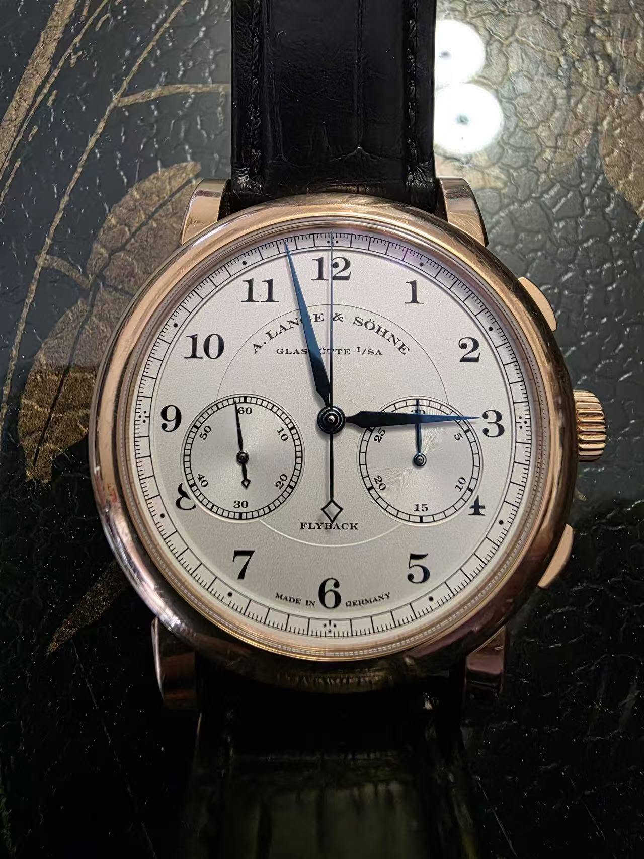 May be an image of wrist watch and text that says '12 11 1 LAN E E& び SOHNE I/SA A GLAS TE 10 30 2 و 50 10 ส OF 0 5 က 30 20 15 FLY FLYBACK Oz H 7 5 MADE IN 6 GERMANY'
