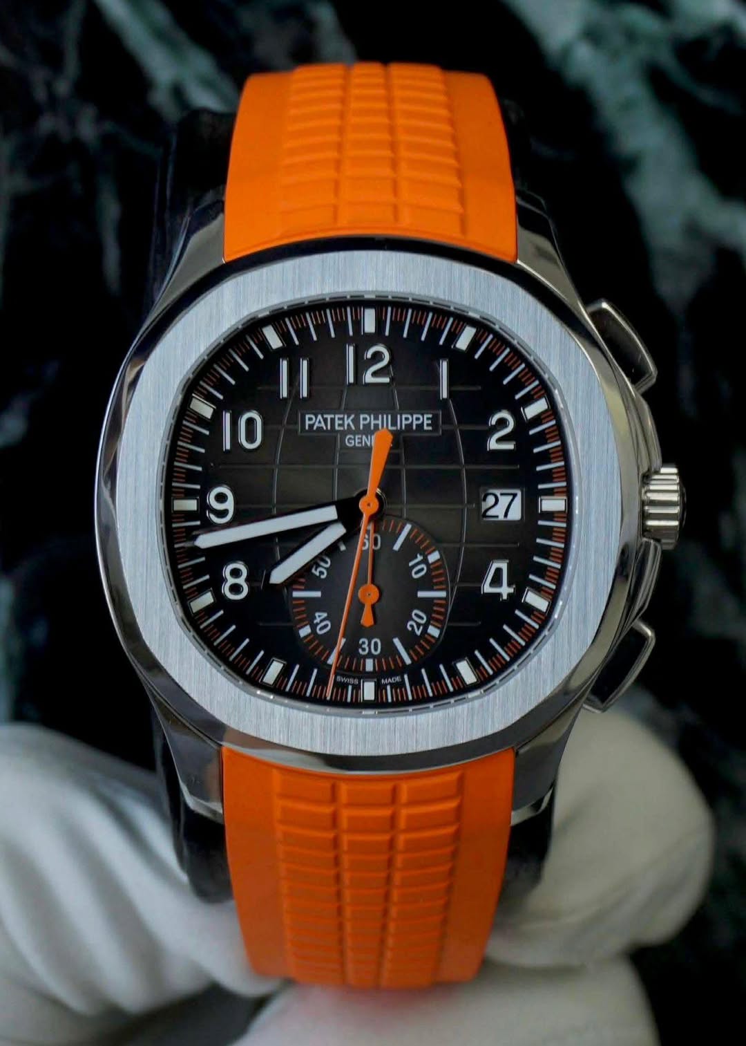 May be an image of wrist watch and text that says '| 1112 12 || 10 PATEK PHILIPPE PATEKPHILIPPE PHIL PPE PHILI GENI แด็น 4 80 ل 30 20'