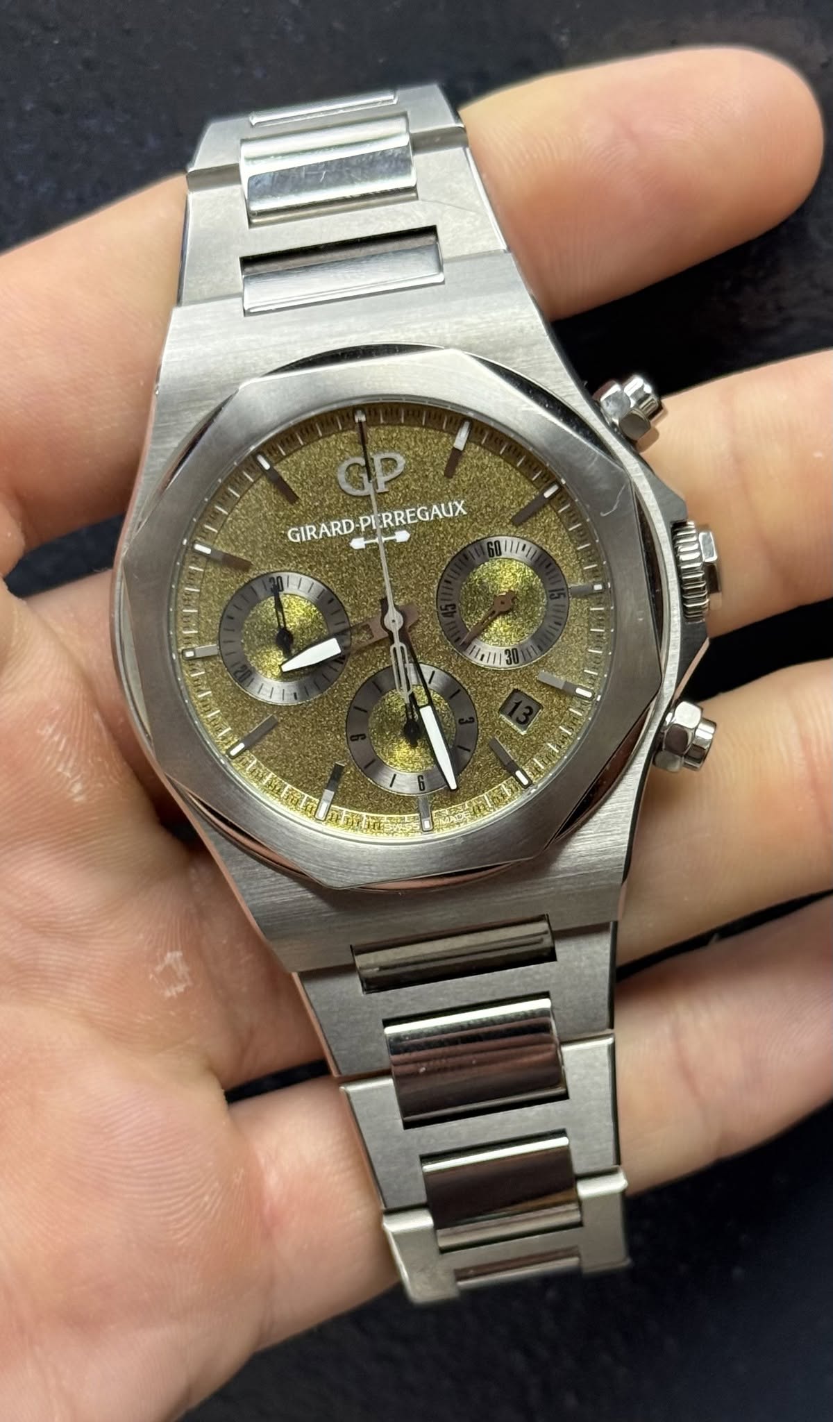 May be an image of wrist watch and text that says 'GP GIRARD-PI.RREGAUX 0li0 GIRARD PERREO PERREGAUX eT11 CH 04414 ΑT'