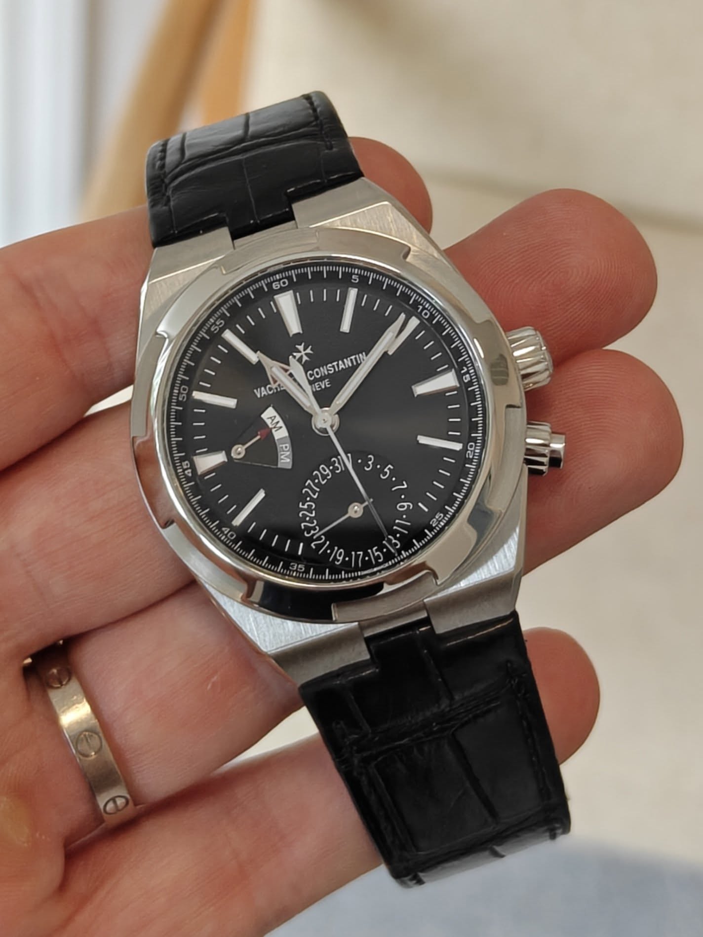 May be an image of wrist watch and text that says '60 55 VACH CONSTANTIN EVE 45 AM 5 Q G ١ Wd E225-27-293 لو で'