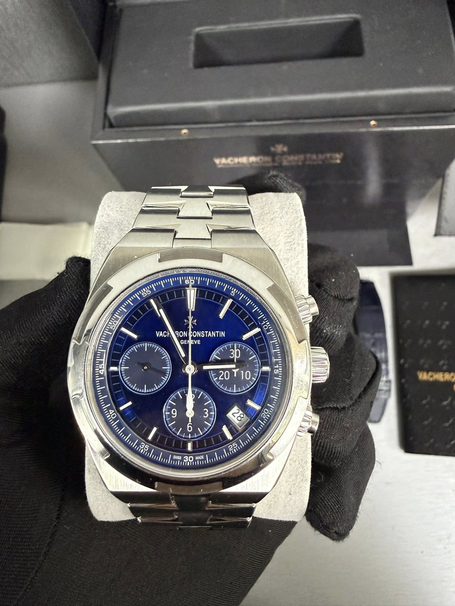 May be an image of wrist watch and text that says '38 慧 5 ייי VACH RON ONSTA CONSTANTIN TIN יו" 30 20 LL KacHERo 28 D 38 30 Q o 125'